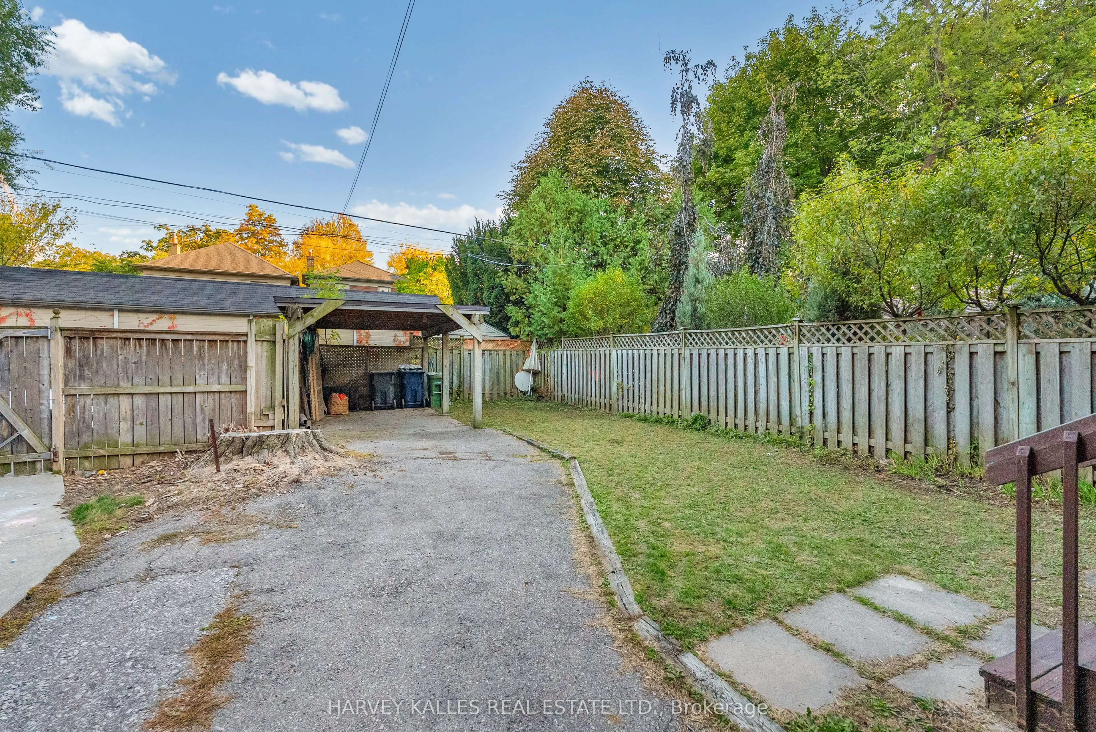 89 Lawrence Avenue W