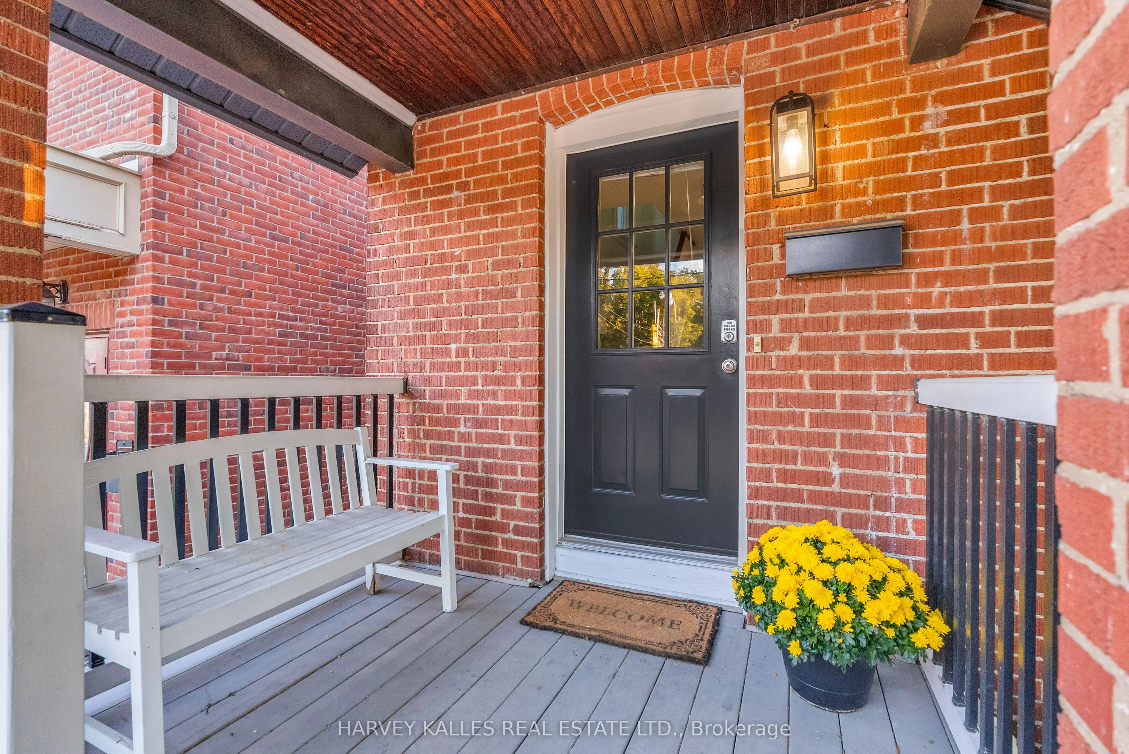 89 Lawrence Avenue W