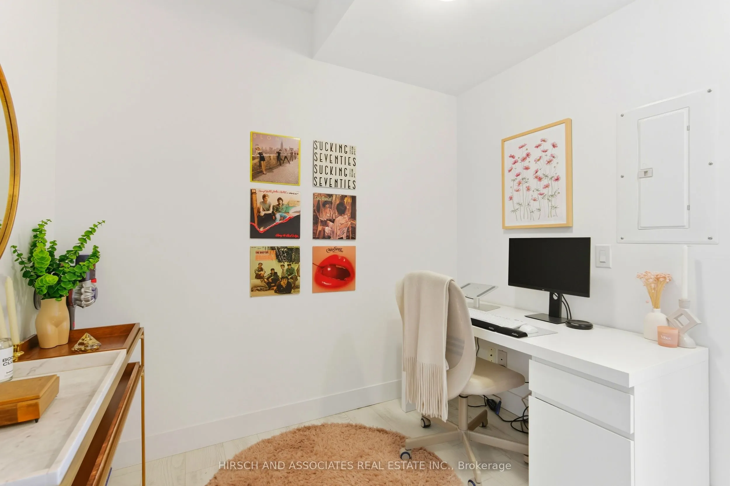39 Sherbourne Street, #904