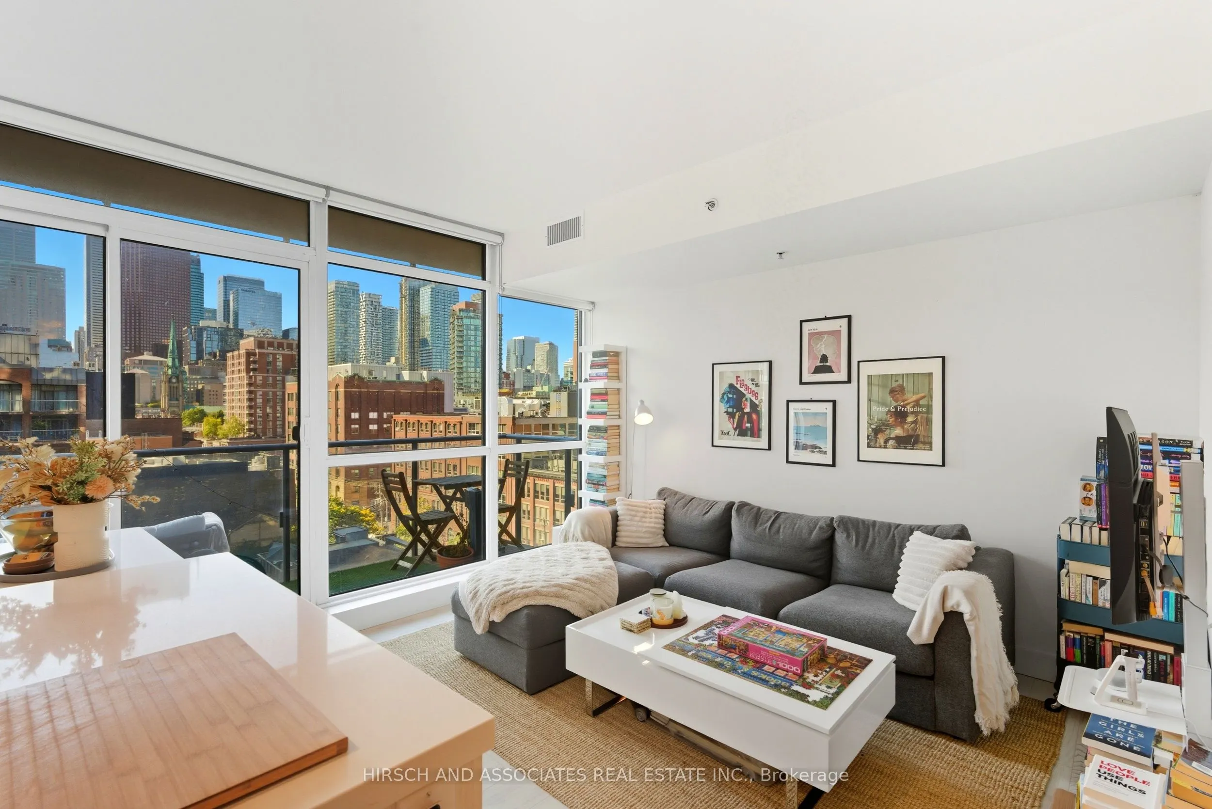 39 Sherbourne Street, #904