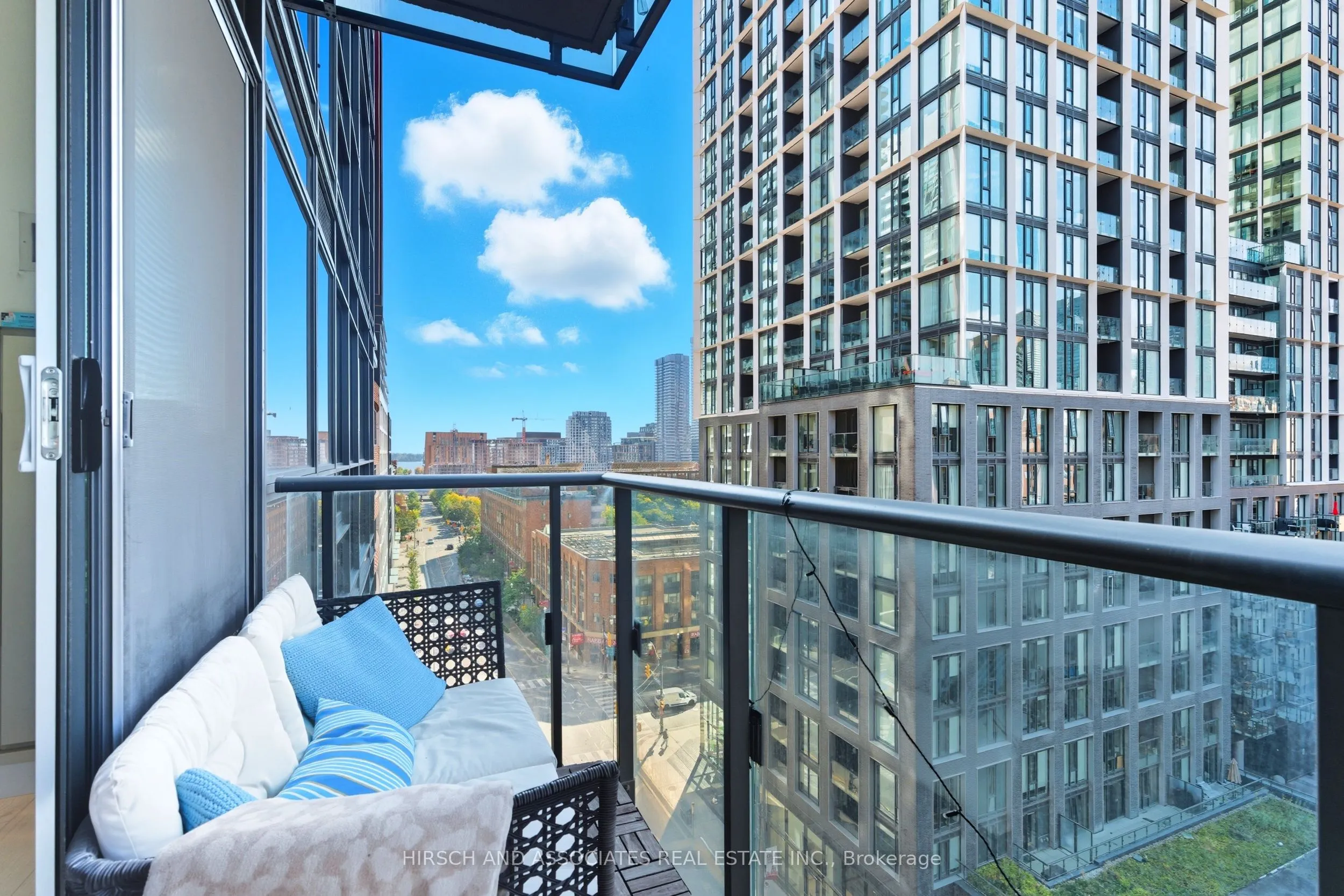 39 Sherbourne Street, #904