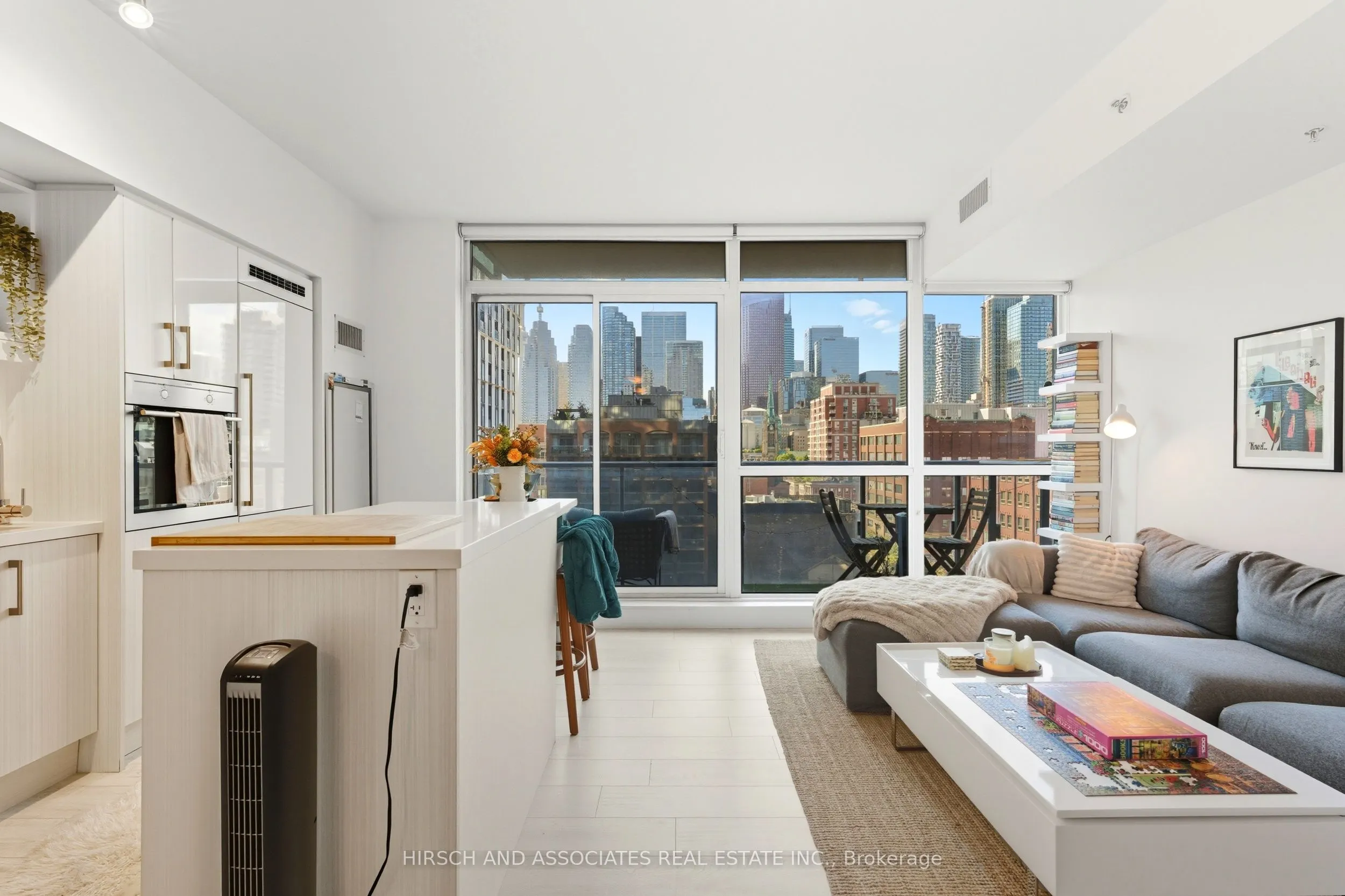 39 Sherbourne Street, #904