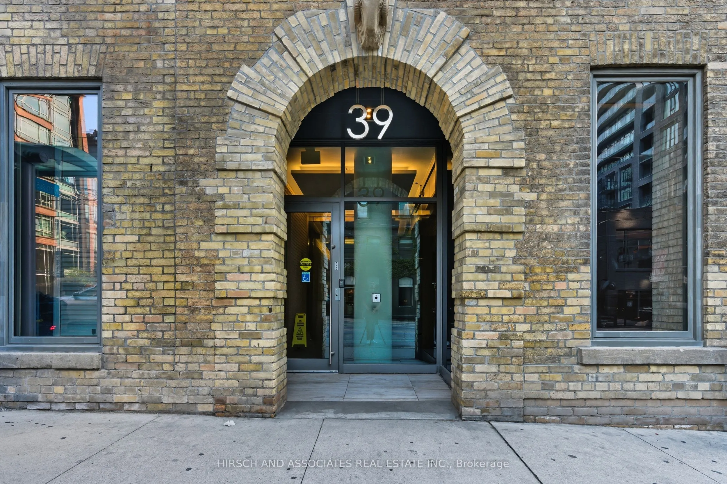 39 Sherbourne Street, #904