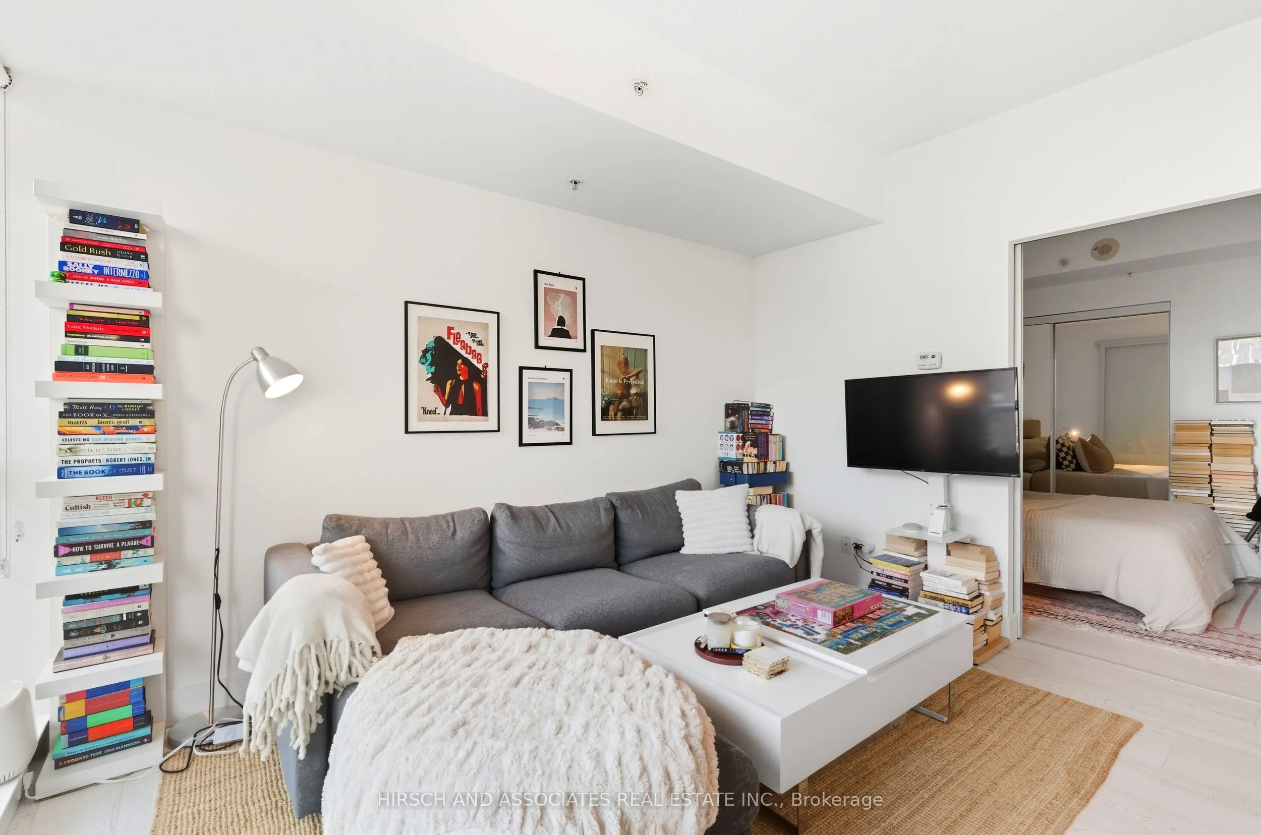 39 Sherbourne Street, #904