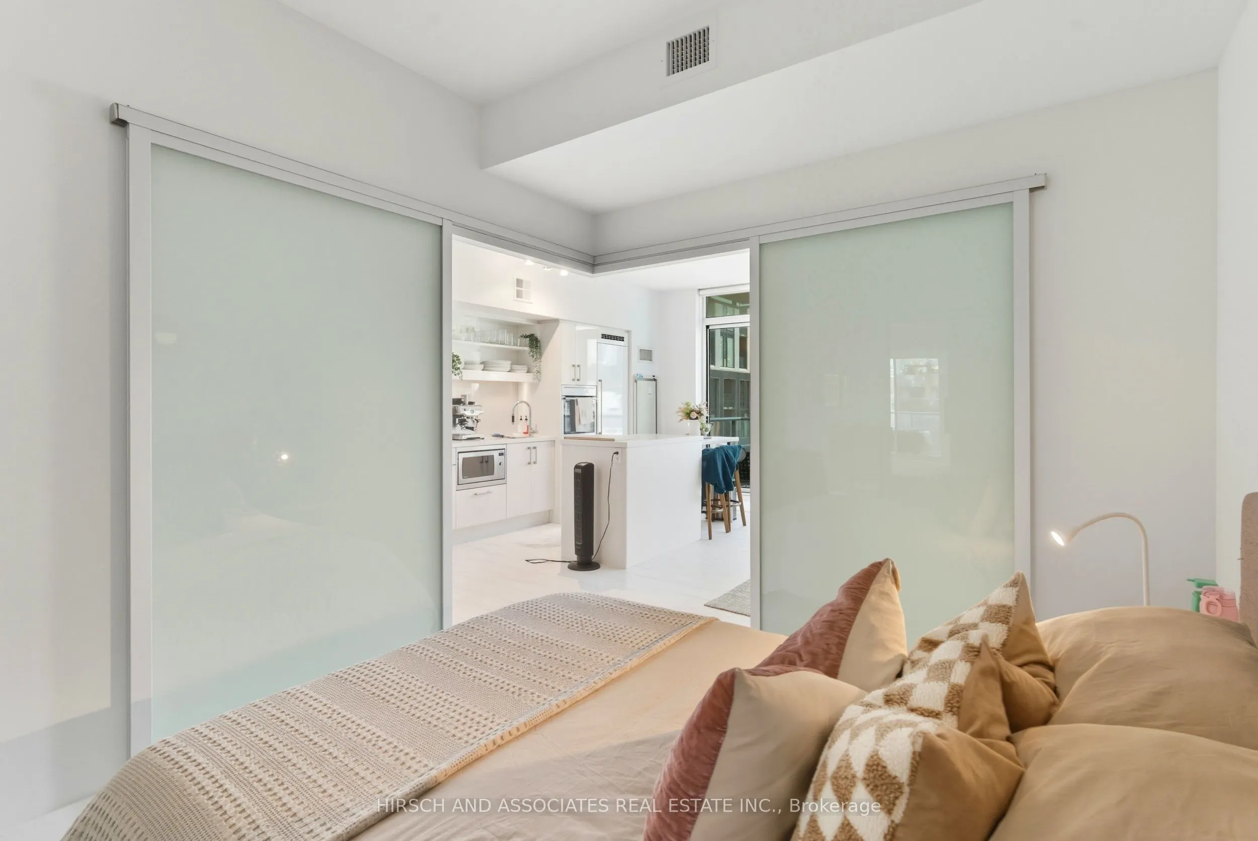 39 Sherbourne Street, #904