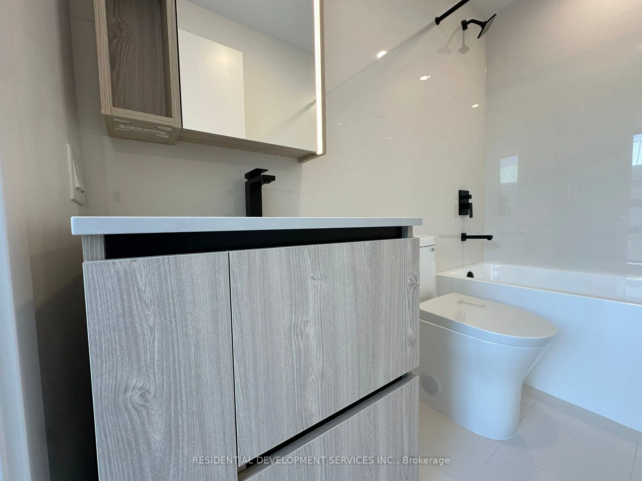 699 Sheppard Avenue E, #303