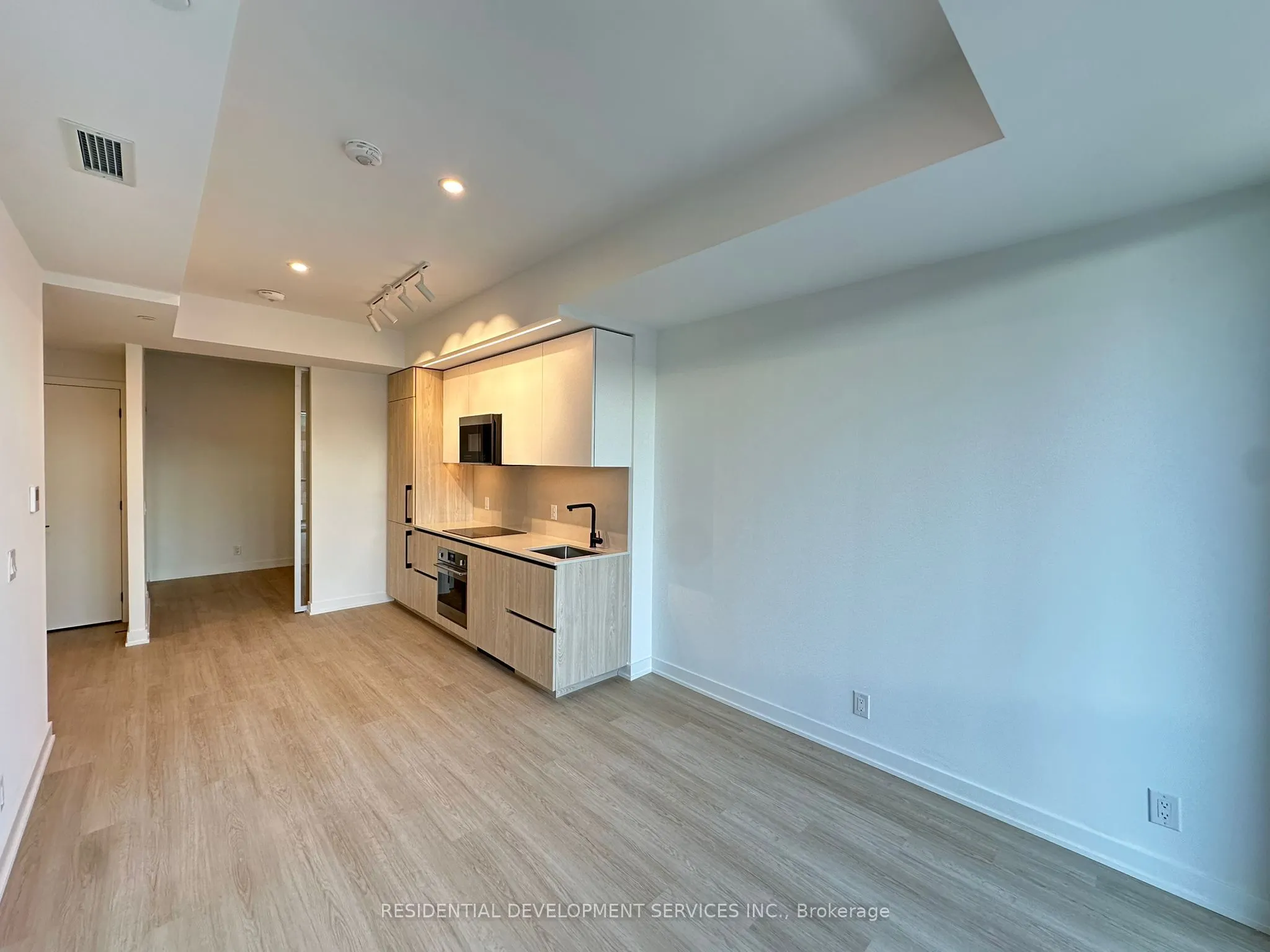 699 Sheppard Avenue E, #303
