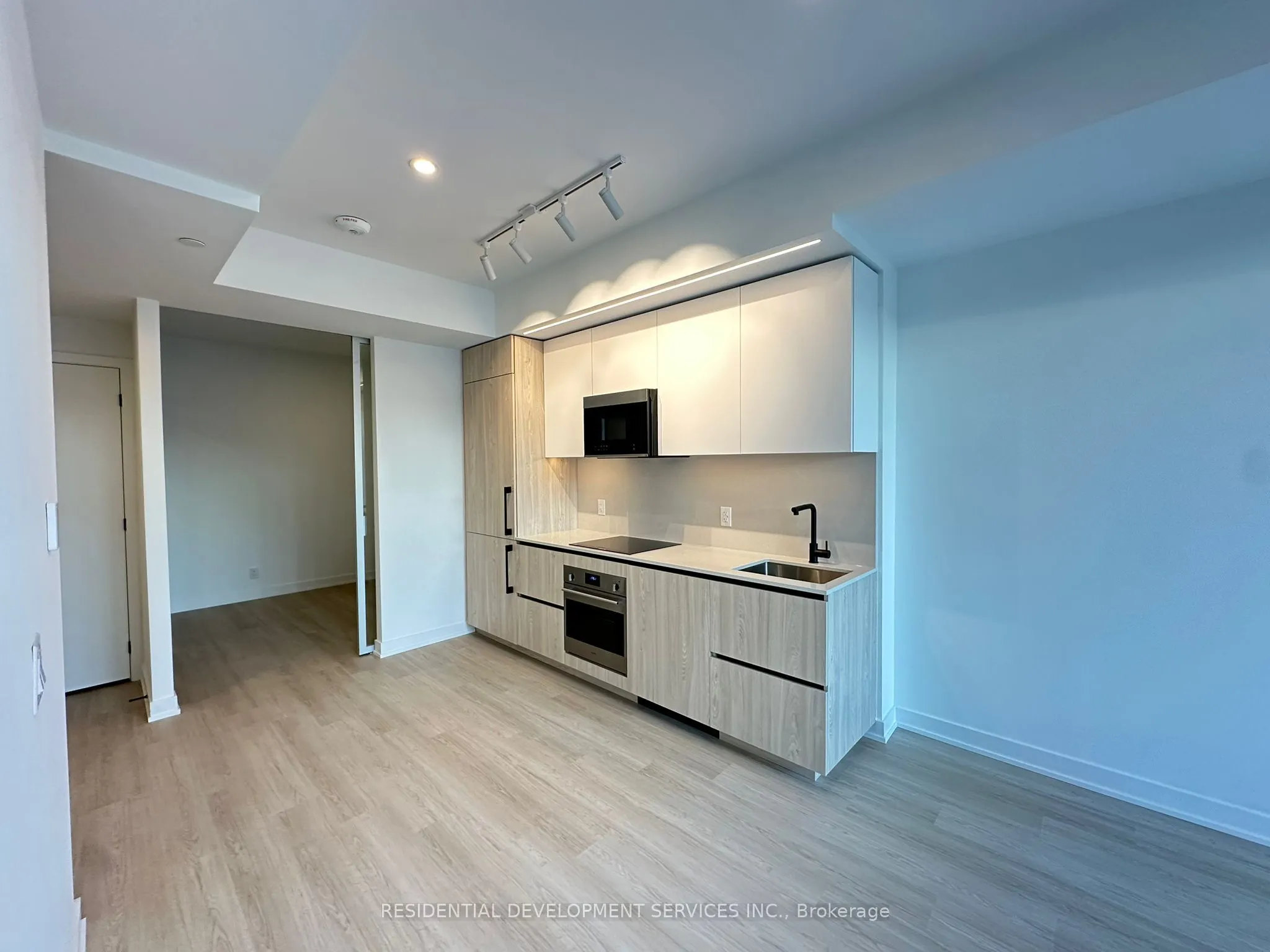 699 Sheppard Avenue E, #303