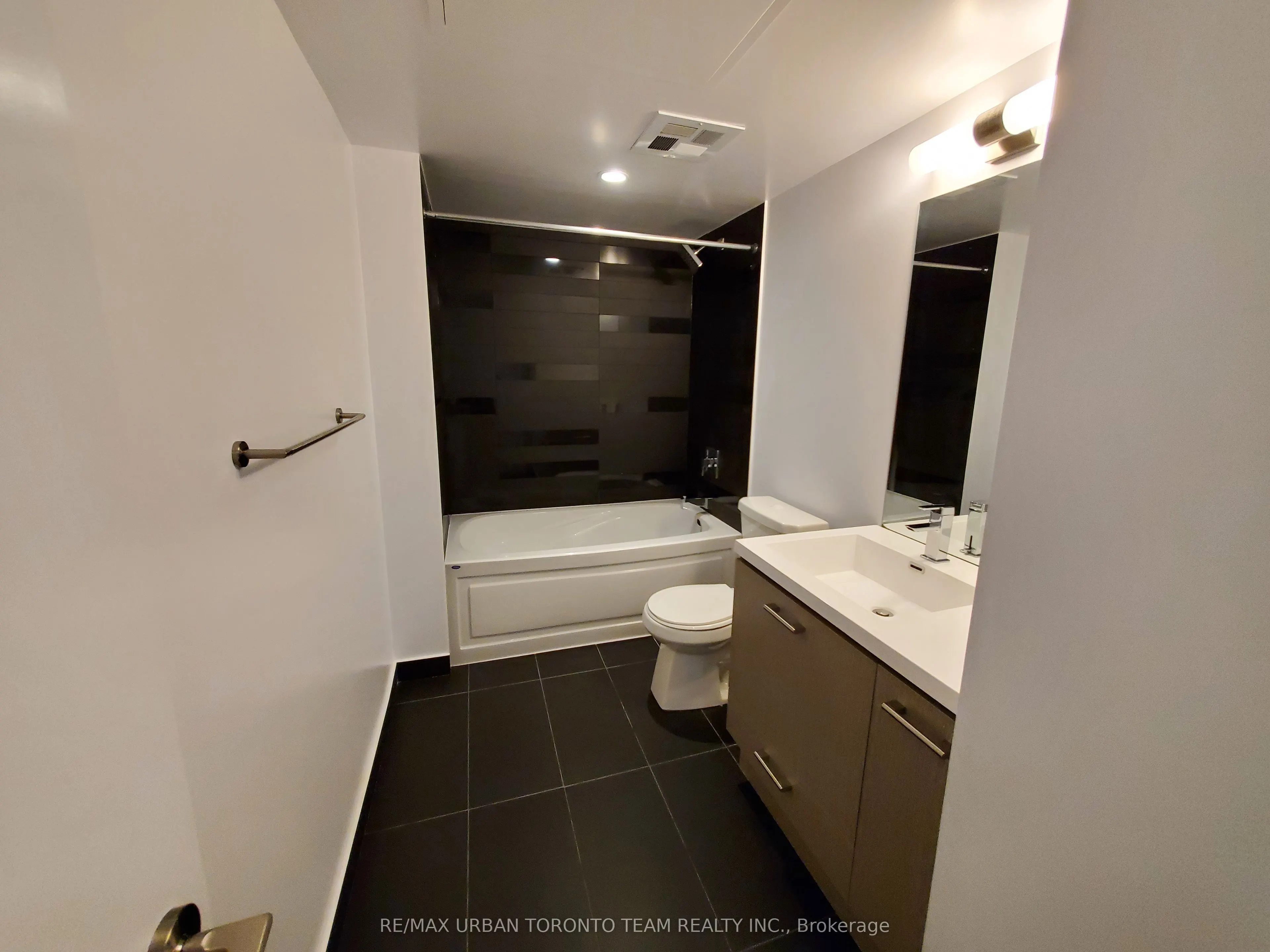87 Peter Street, #817