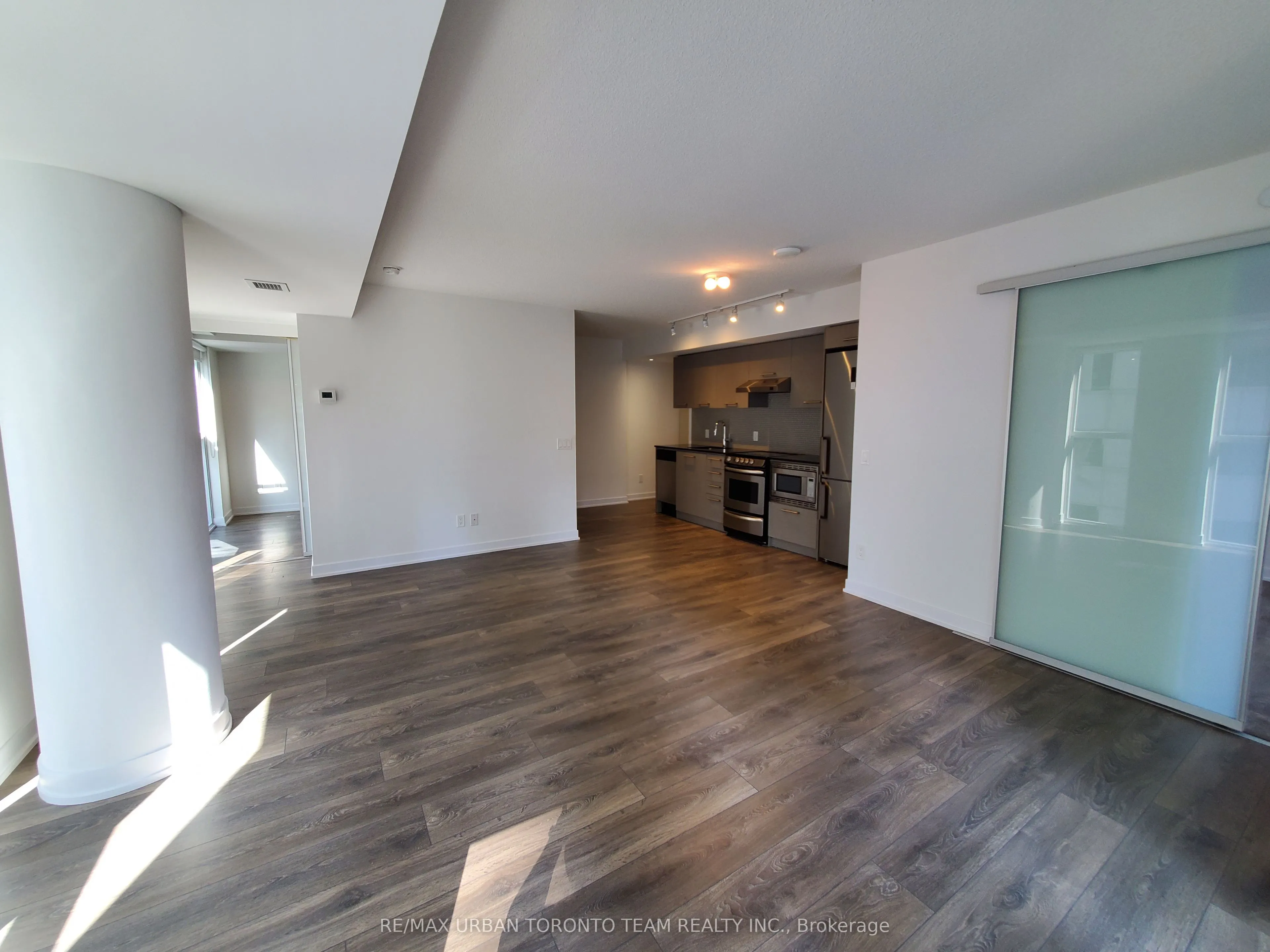 87 Peter Street, #817