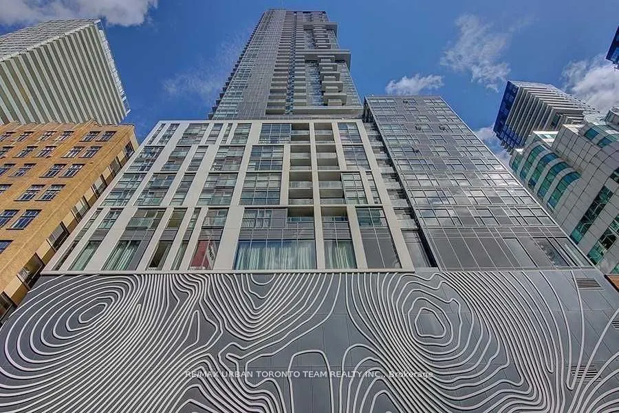 87 Peter Street, #817