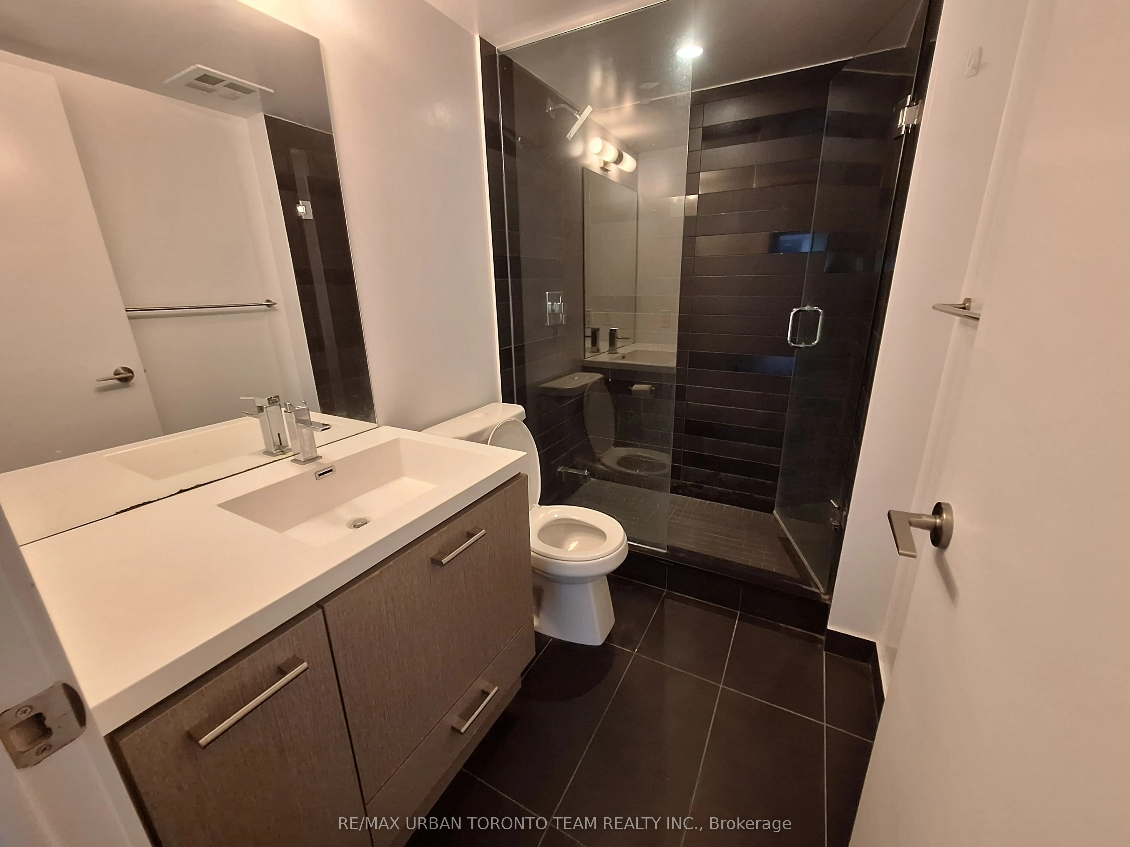 87 Peter Street, #817