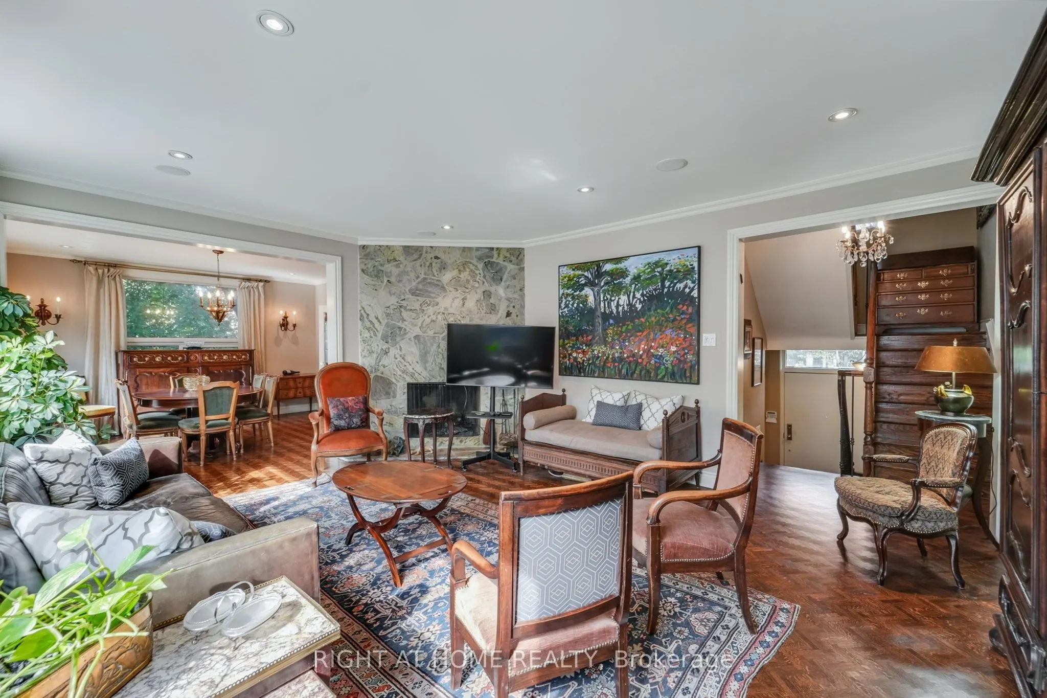 25 Clarendon Avenue