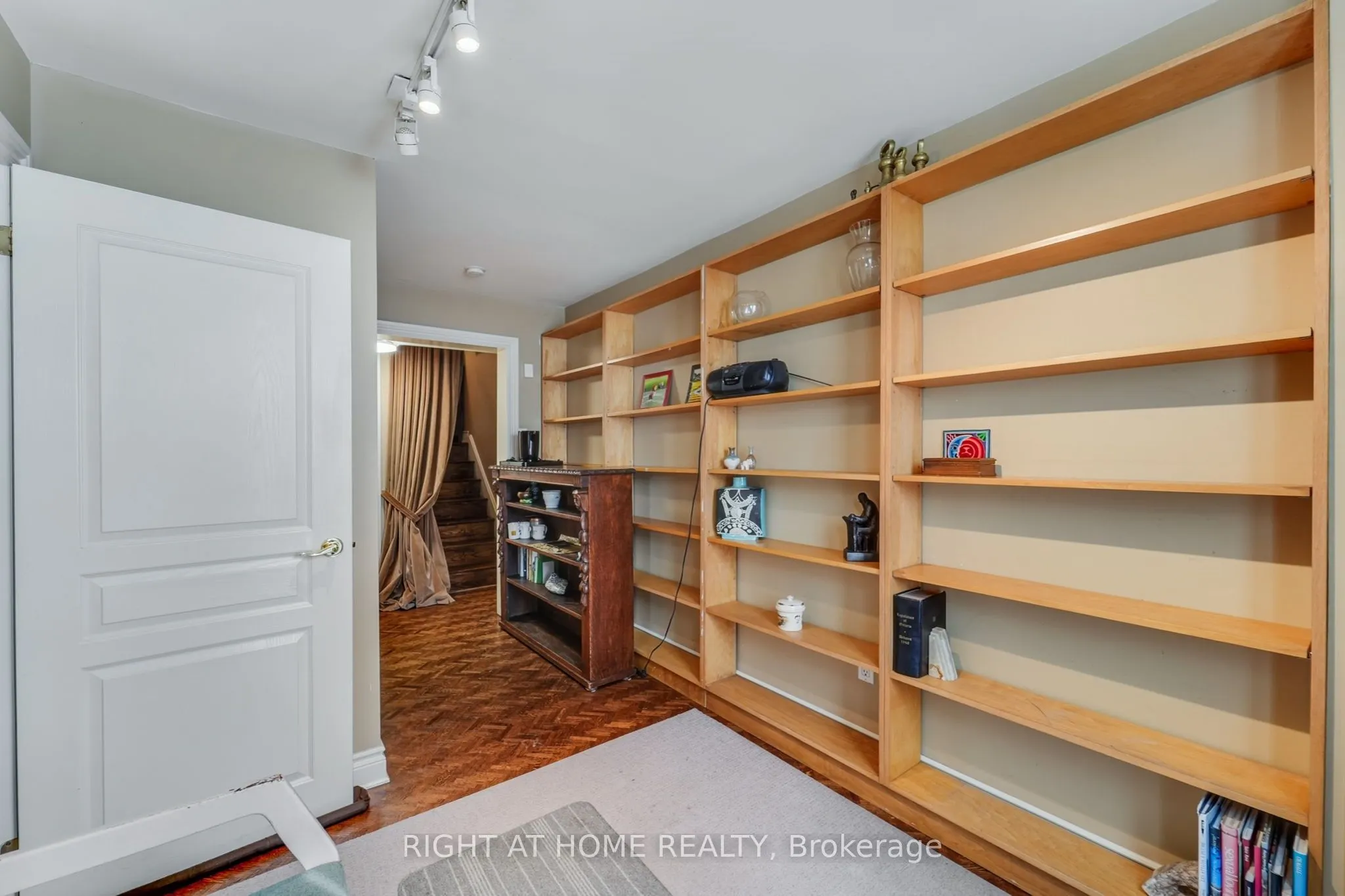 25 Clarendon Avenue