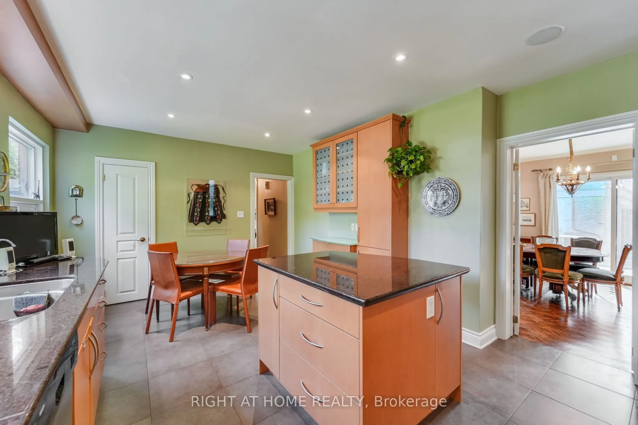 25 Clarendon Avenue