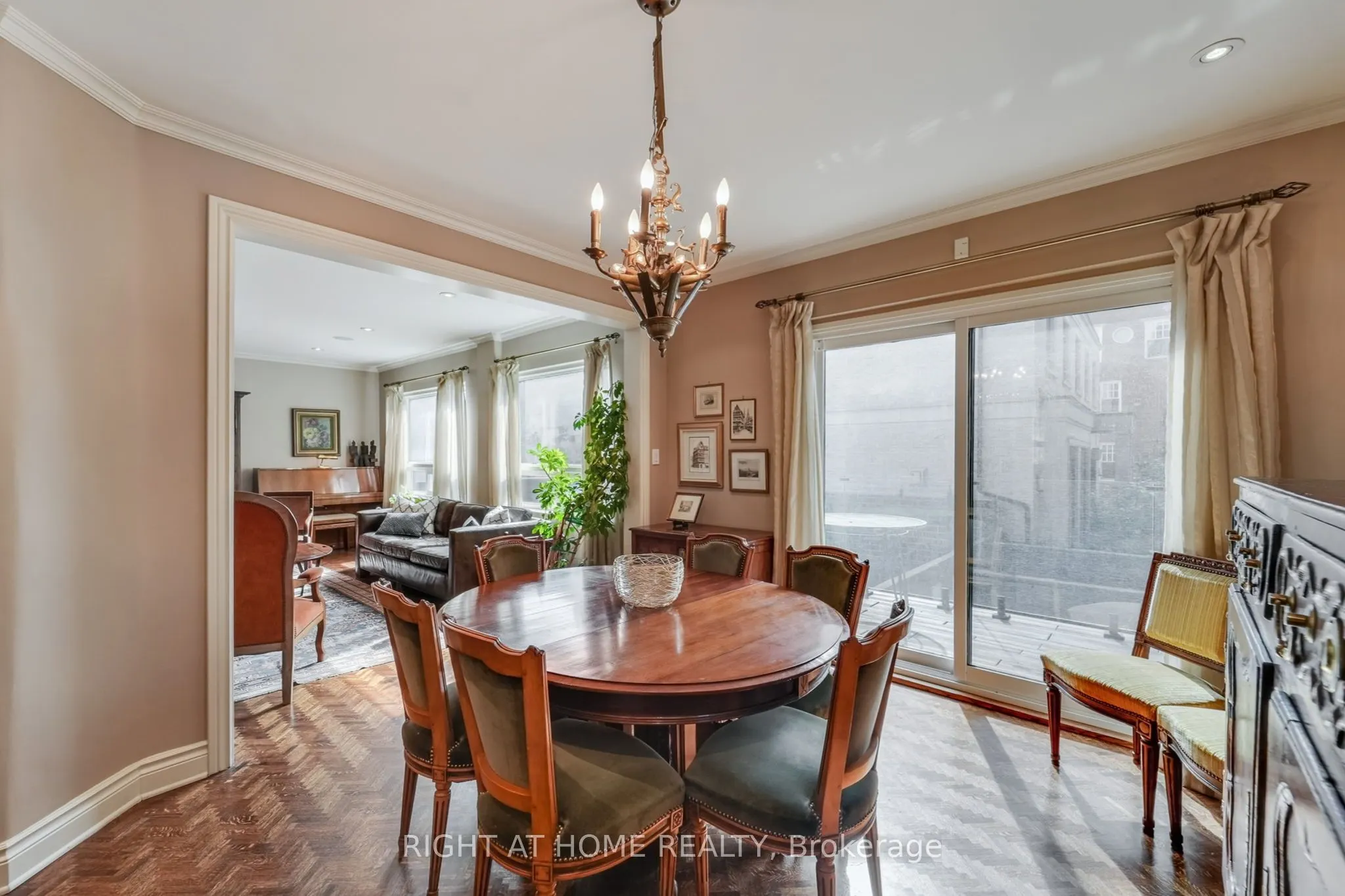 25 Clarendon Avenue
