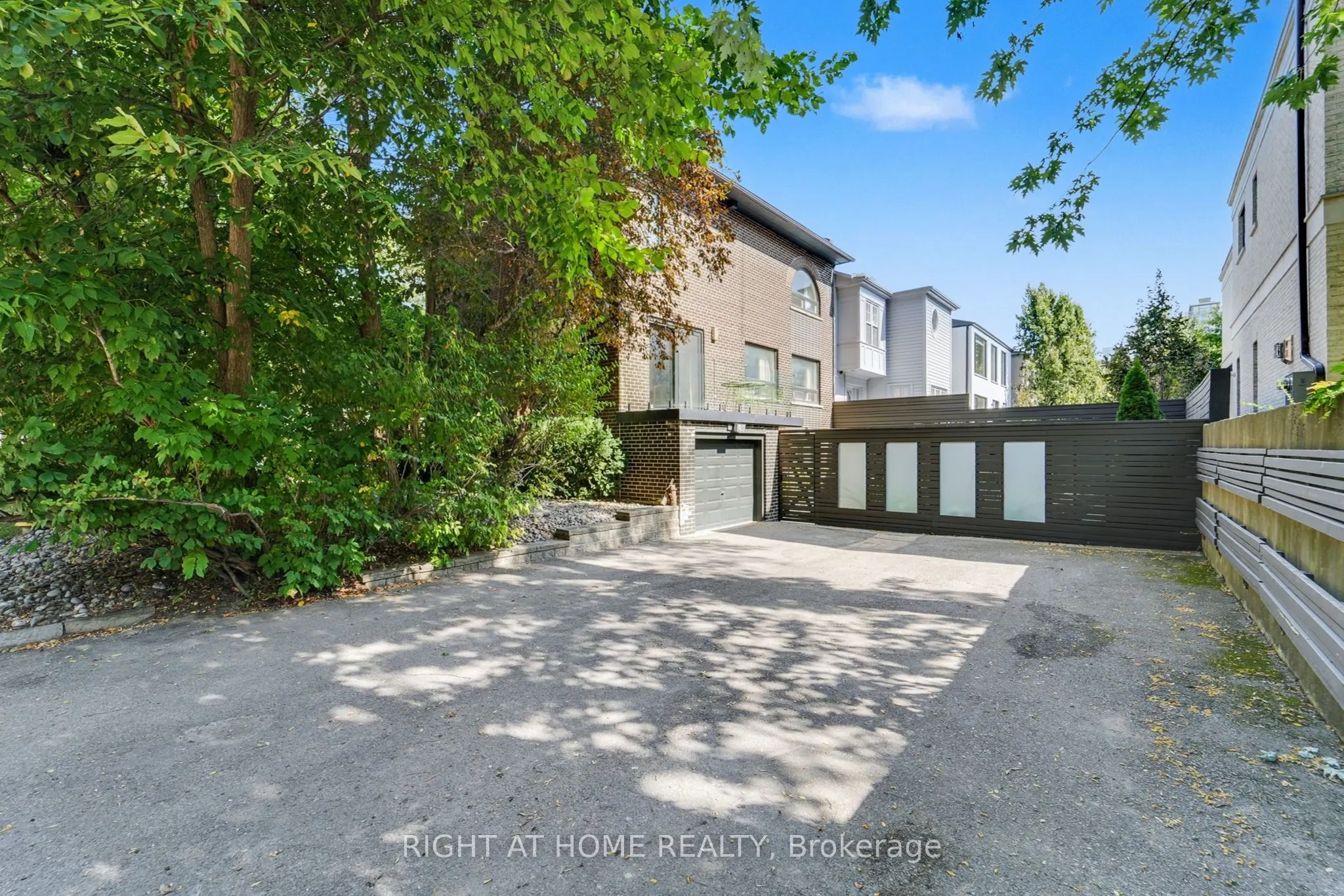 25 Clarendon Avenue