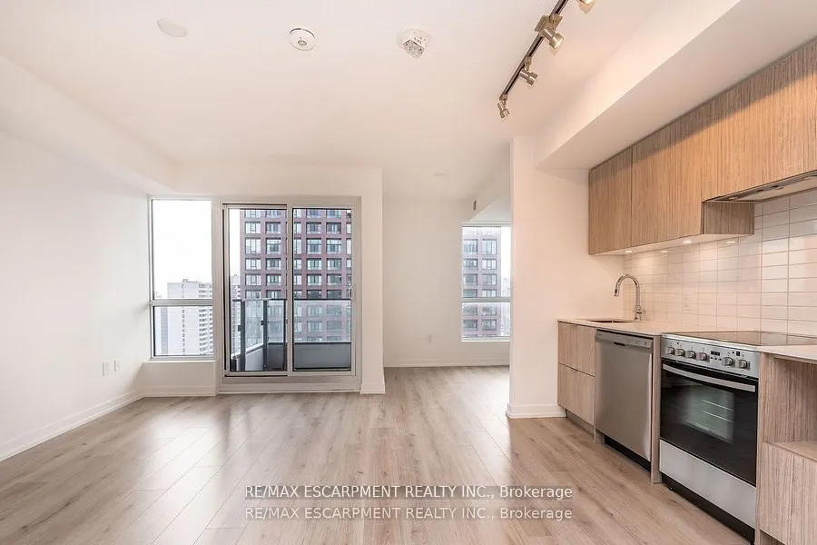 395 Bloor Street E, #2201