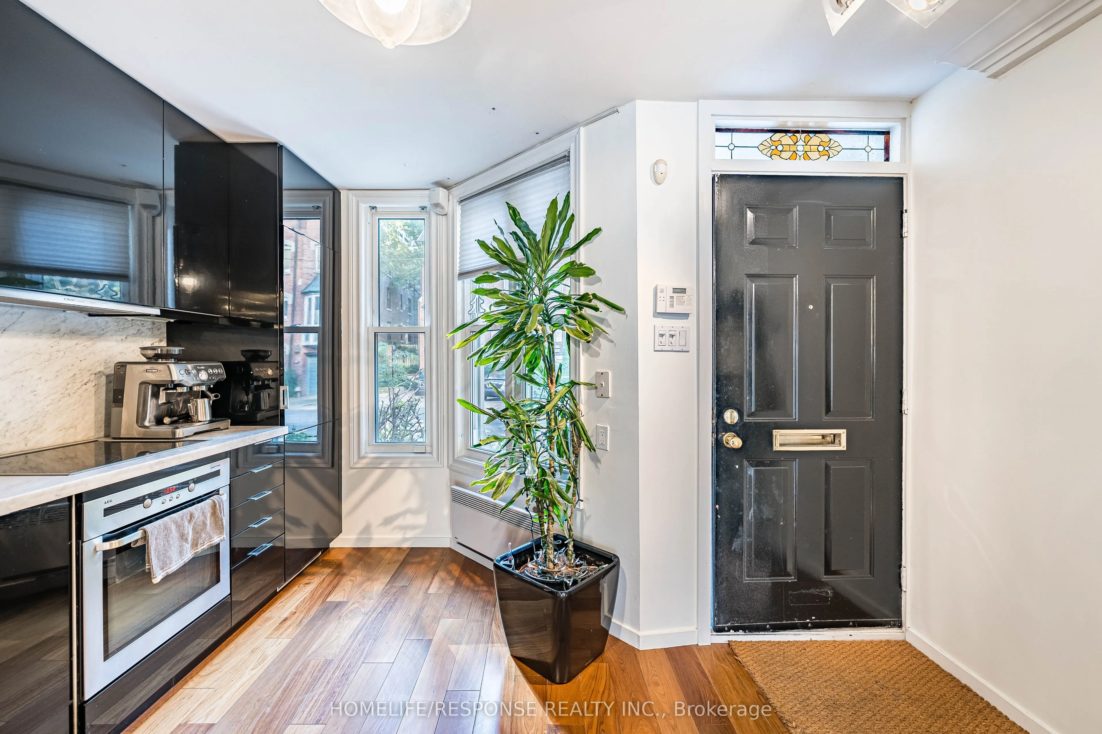 24 IRWIN Avenue