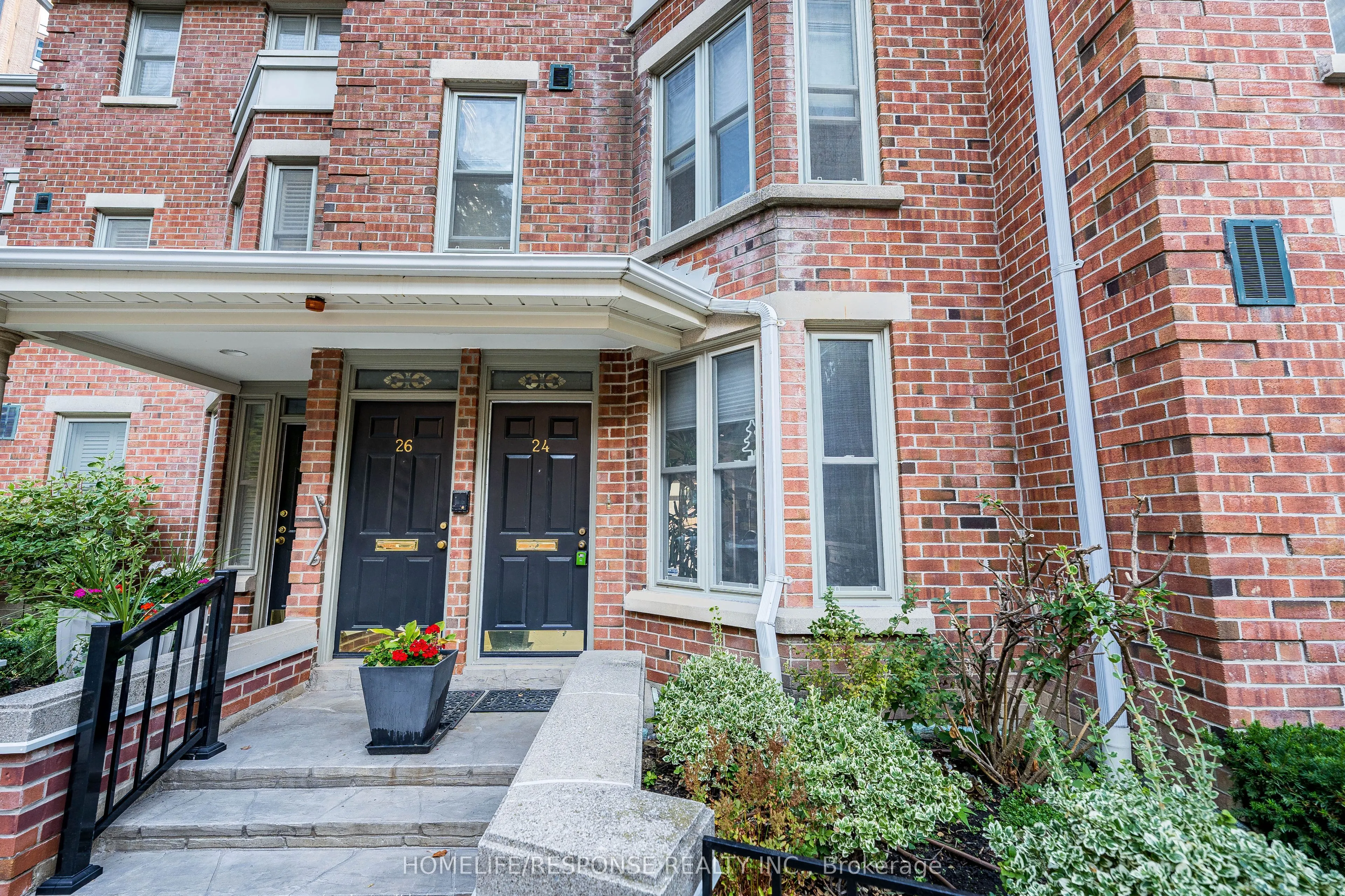 24 IRWIN Avenue