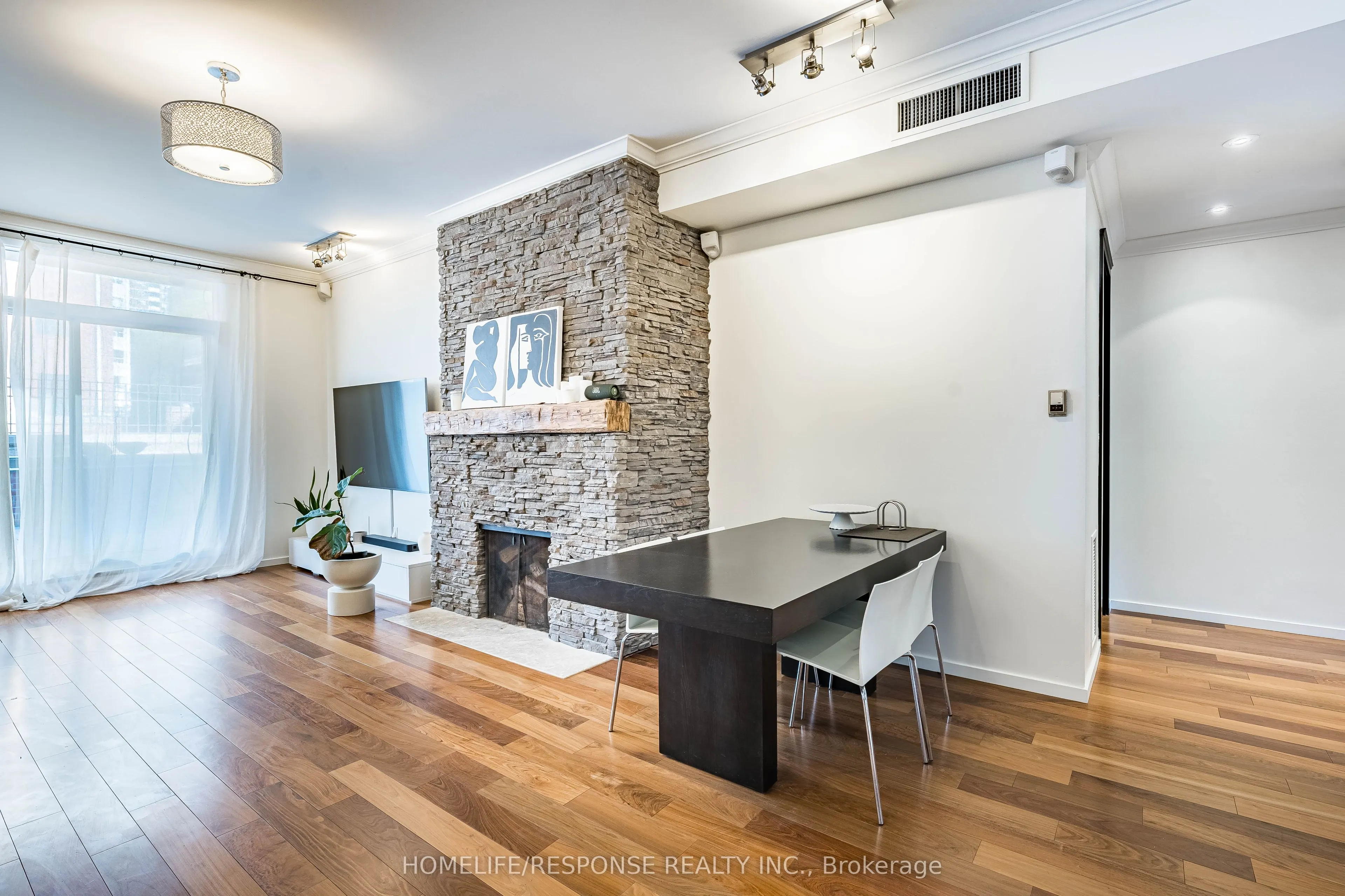 24 IRWIN Avenue