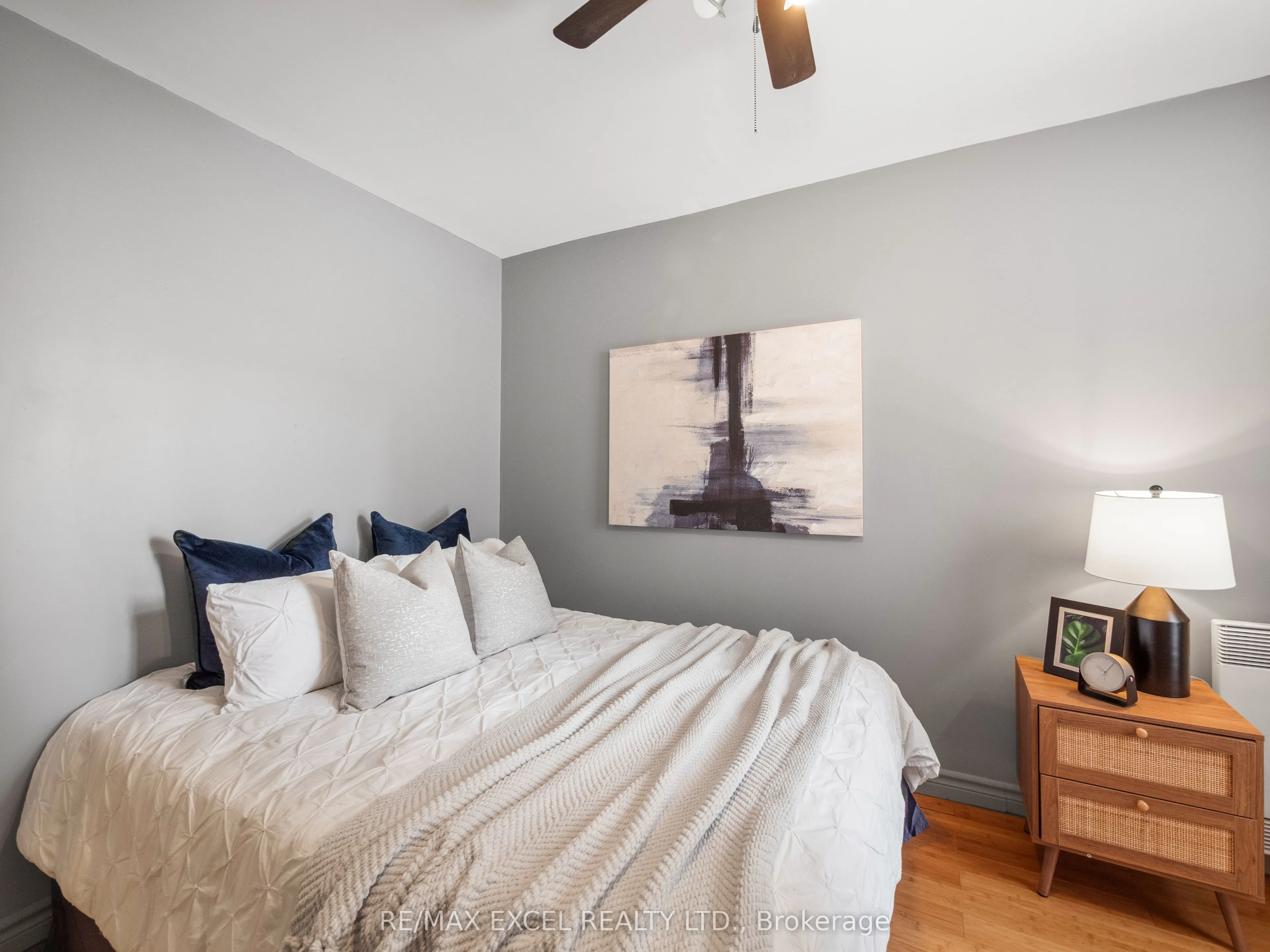 137 Gerrard Street E, #Main