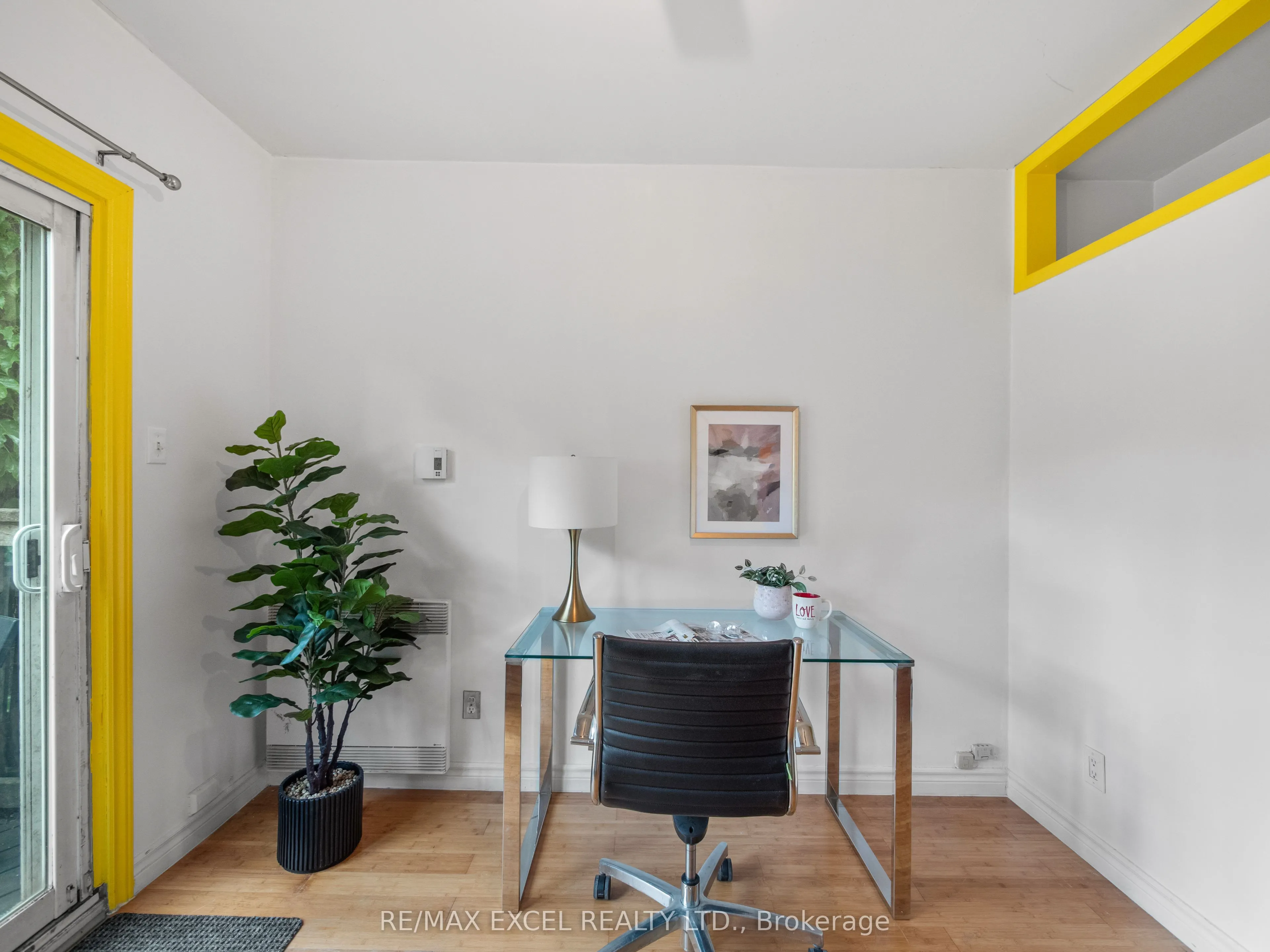 137 Gerrard Street E, #Main