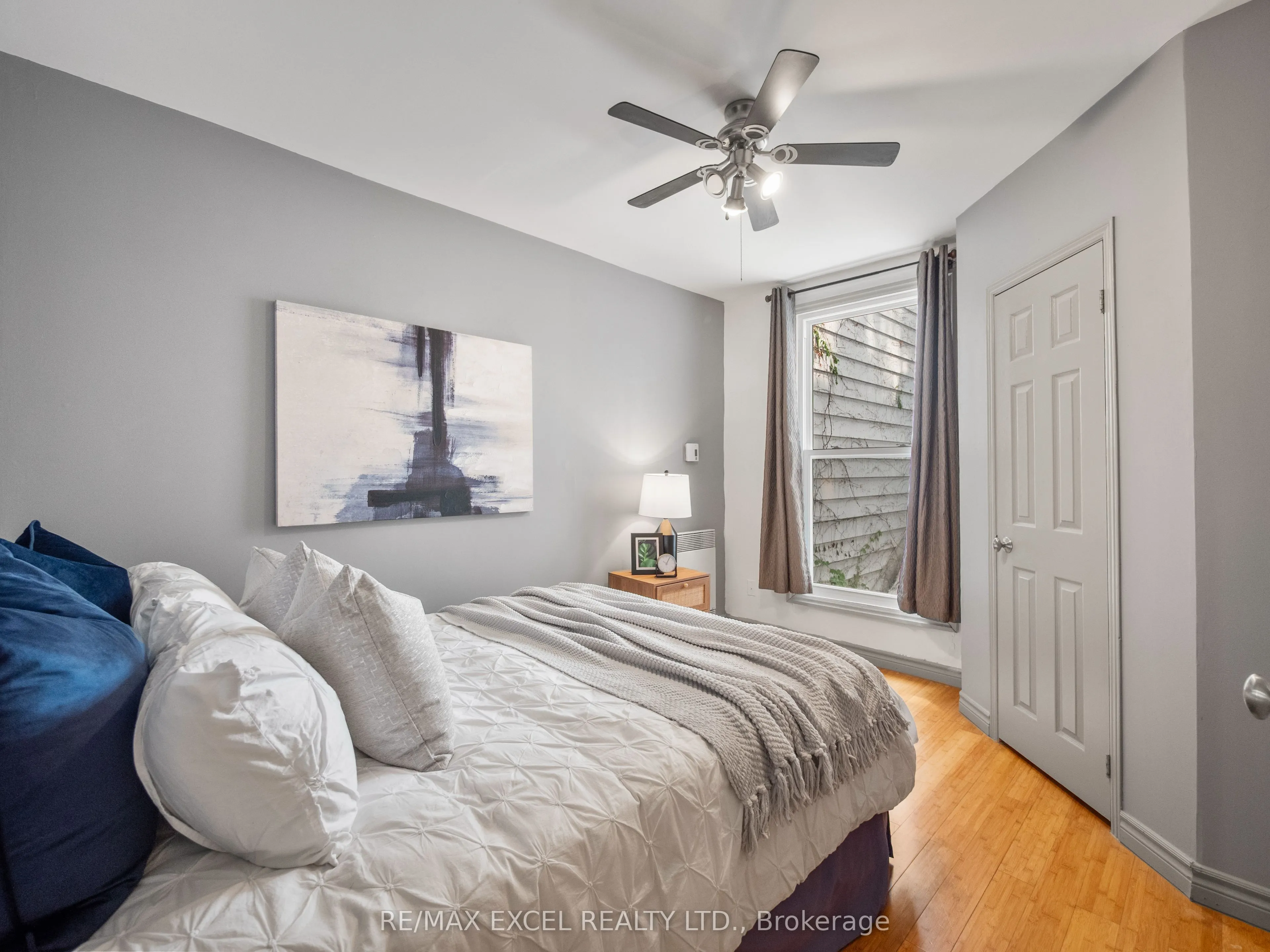 137 Gerrard Street E, #Main