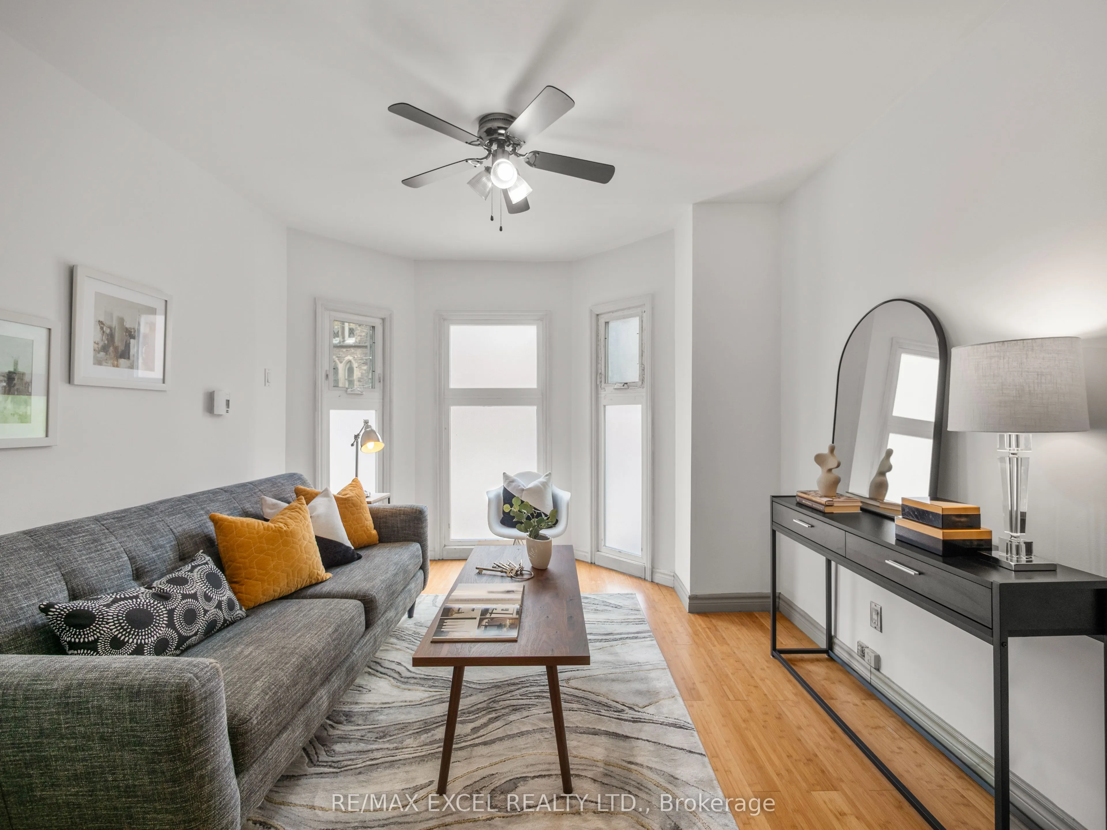 137 Gerrard Street E, #Main