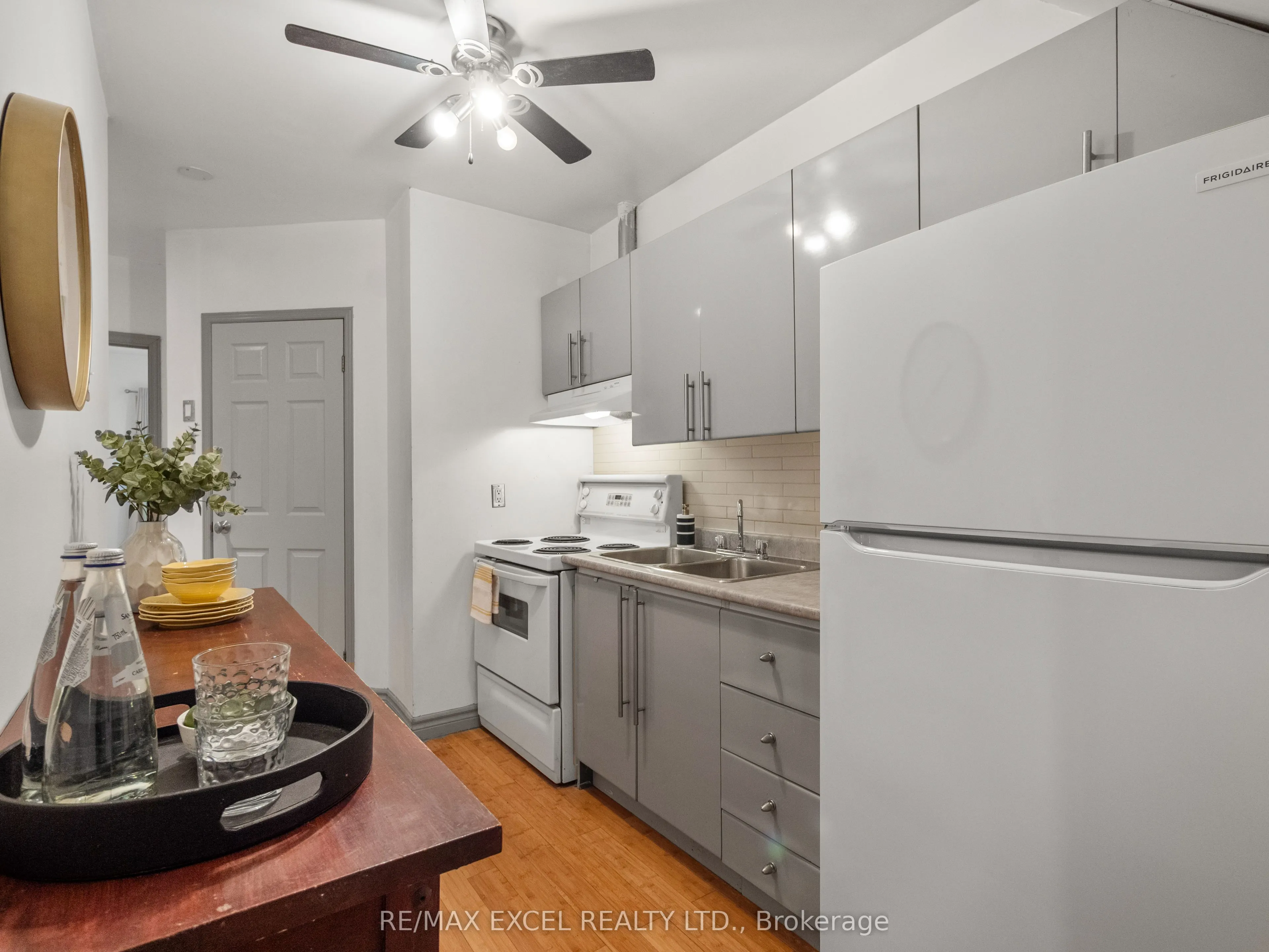 137 Gerrard Street E, #Main