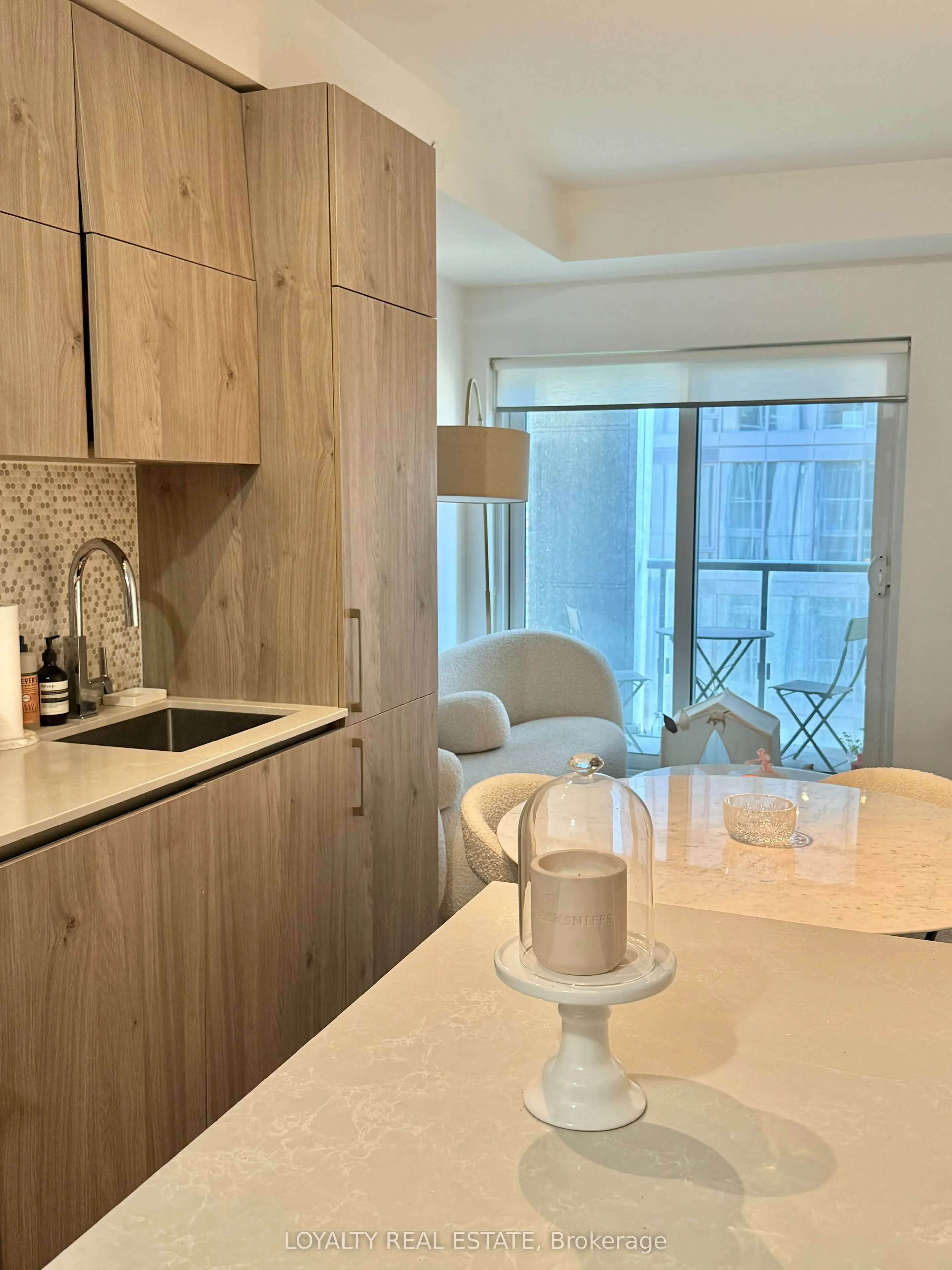 1 Yorkville Avenue, #801