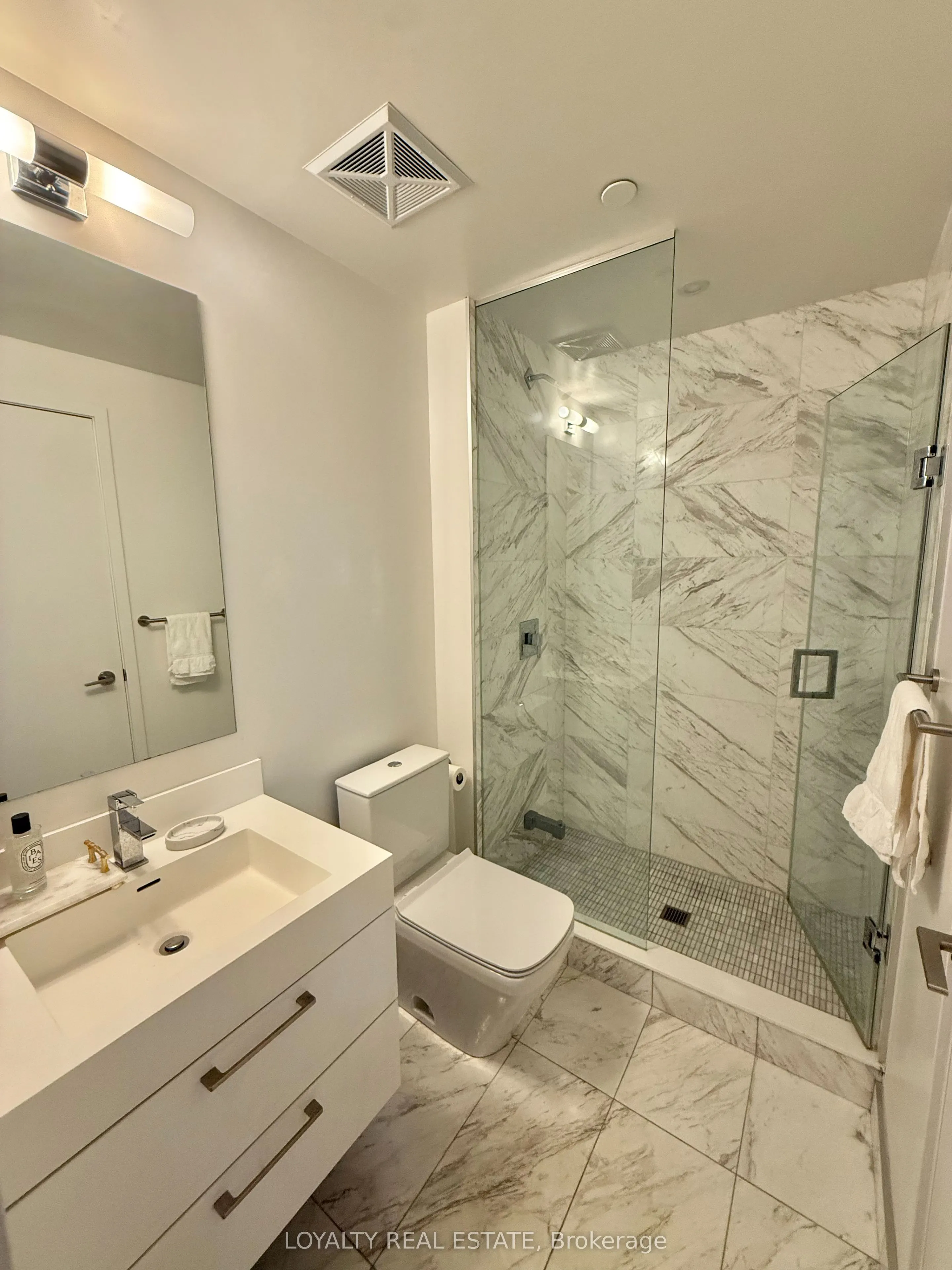 1 Yorkville Avenue, #801