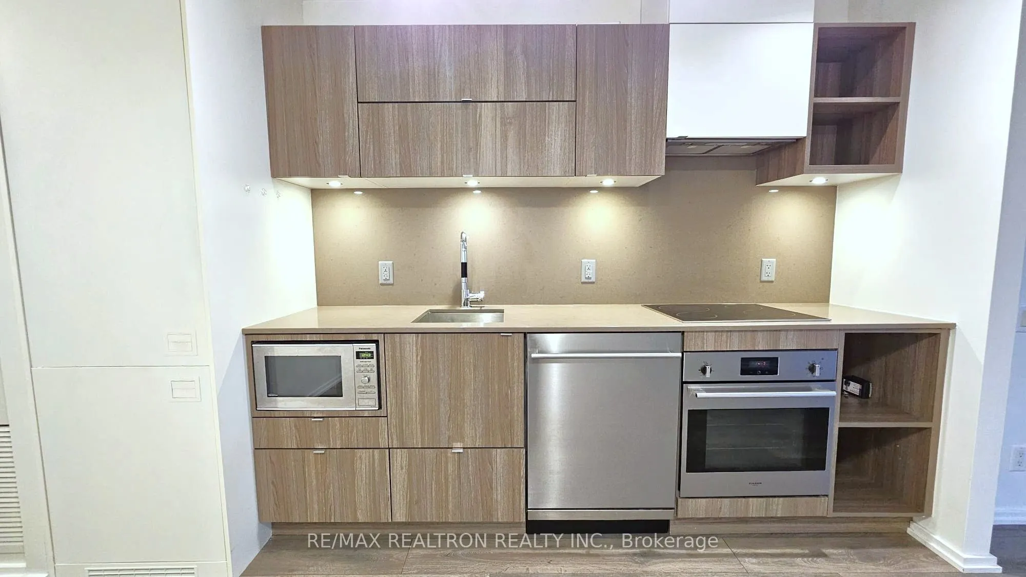 125 Peter Street, #2410