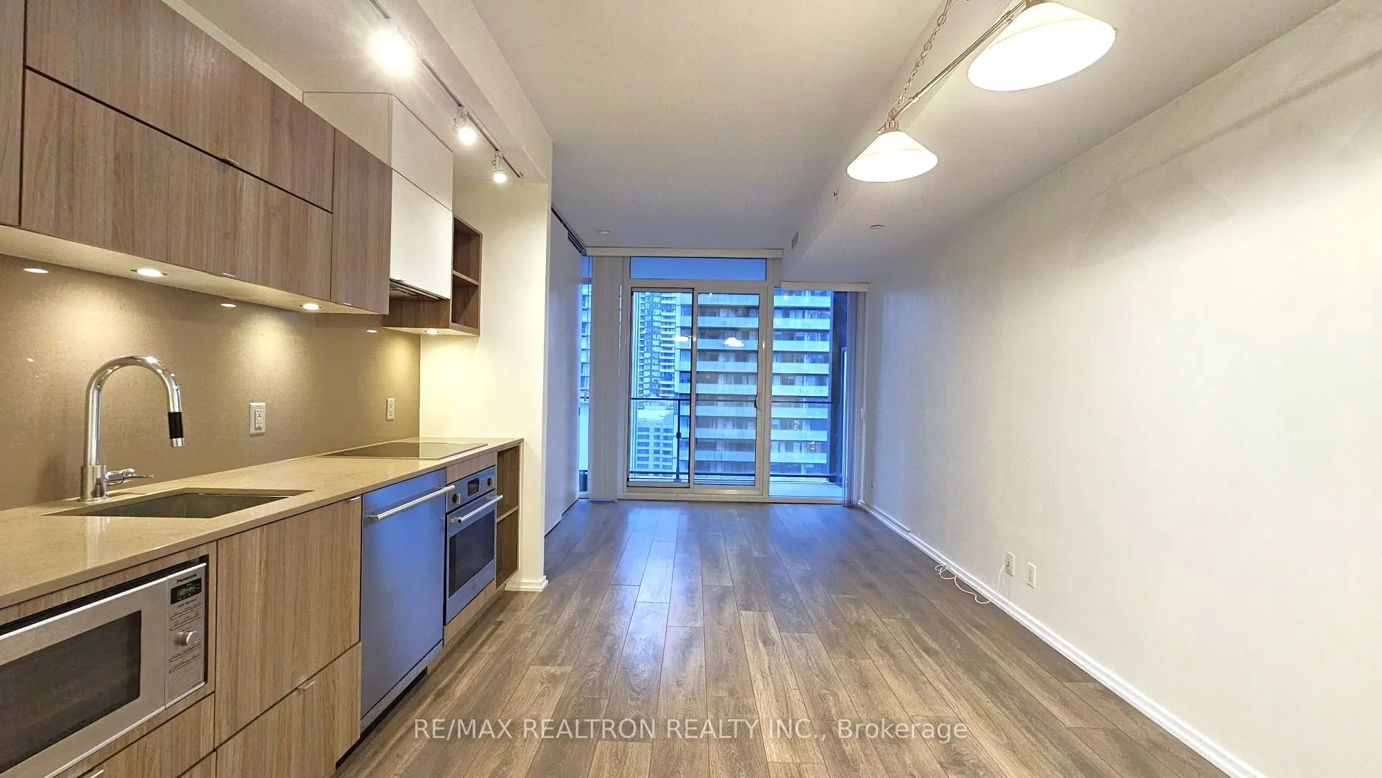 125 Peter Street, #2410