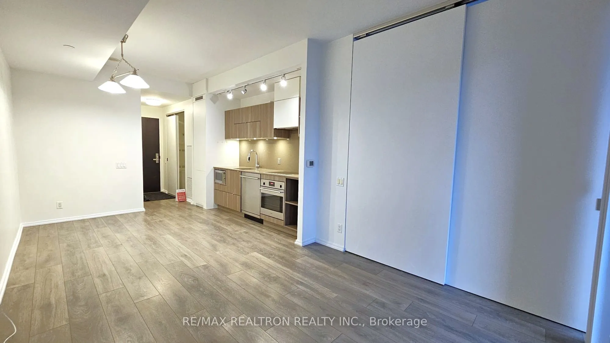 125 Peter Street, #2410