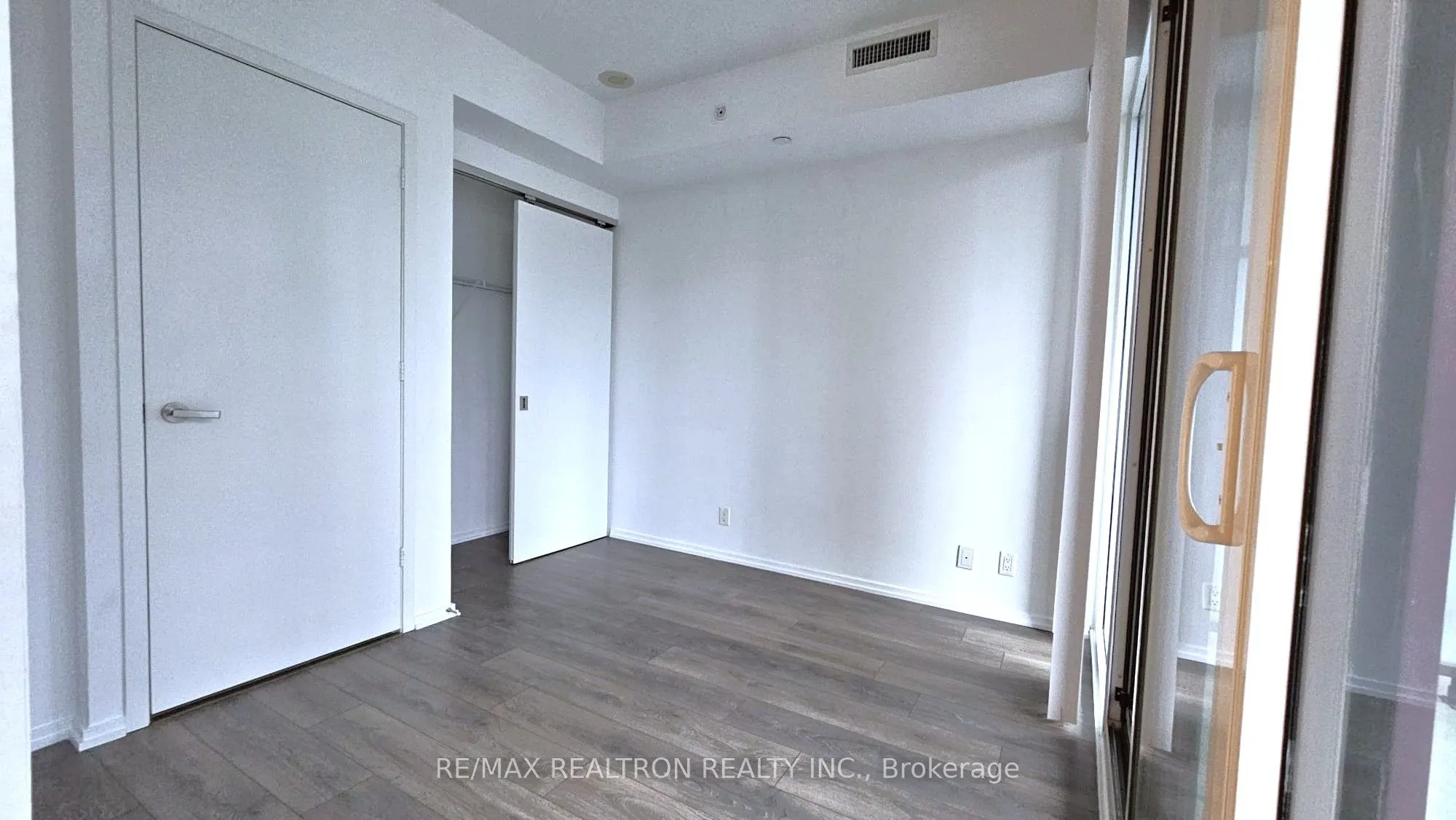 125 Peter Street, #2410