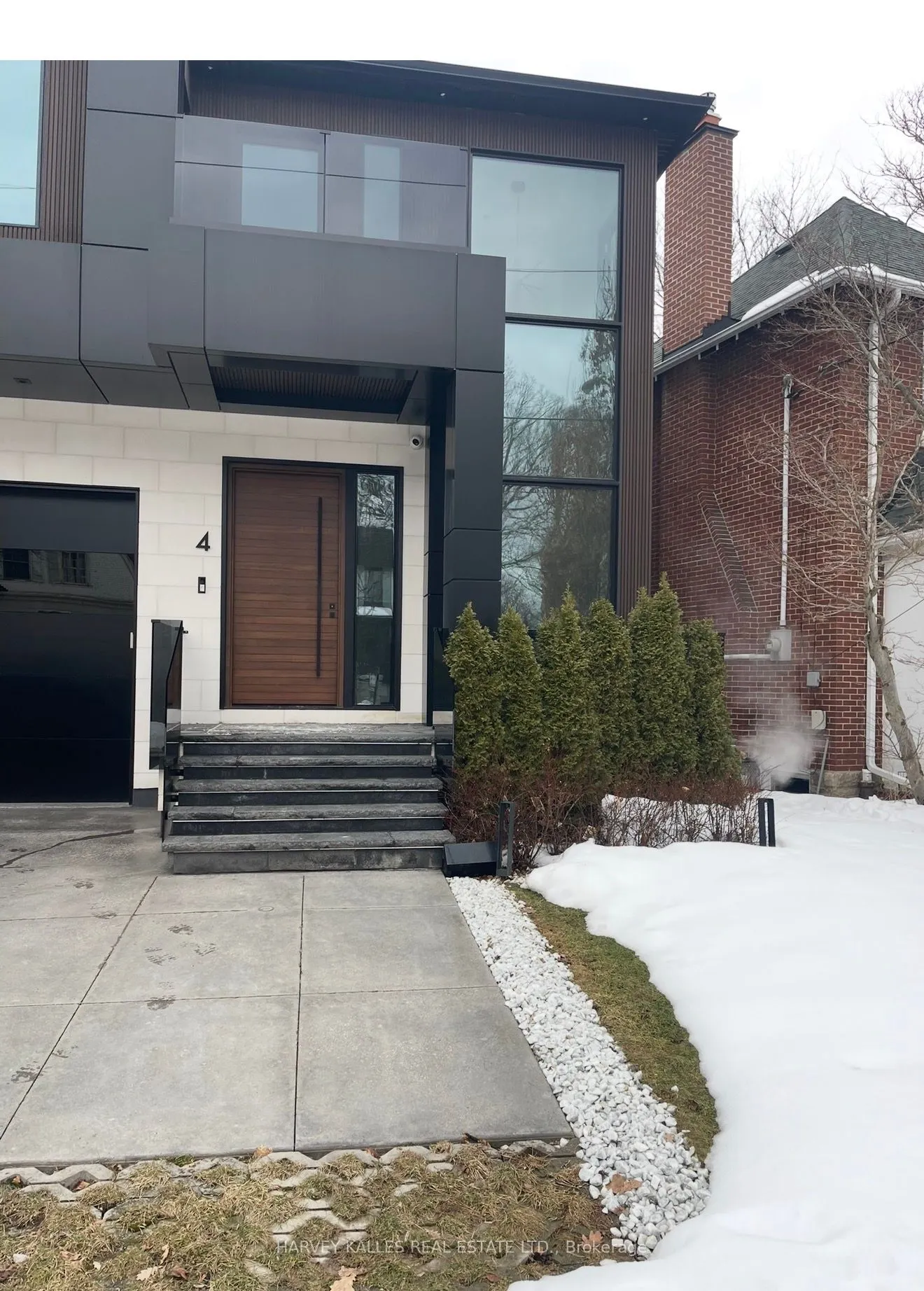 4 Douglas Crescent