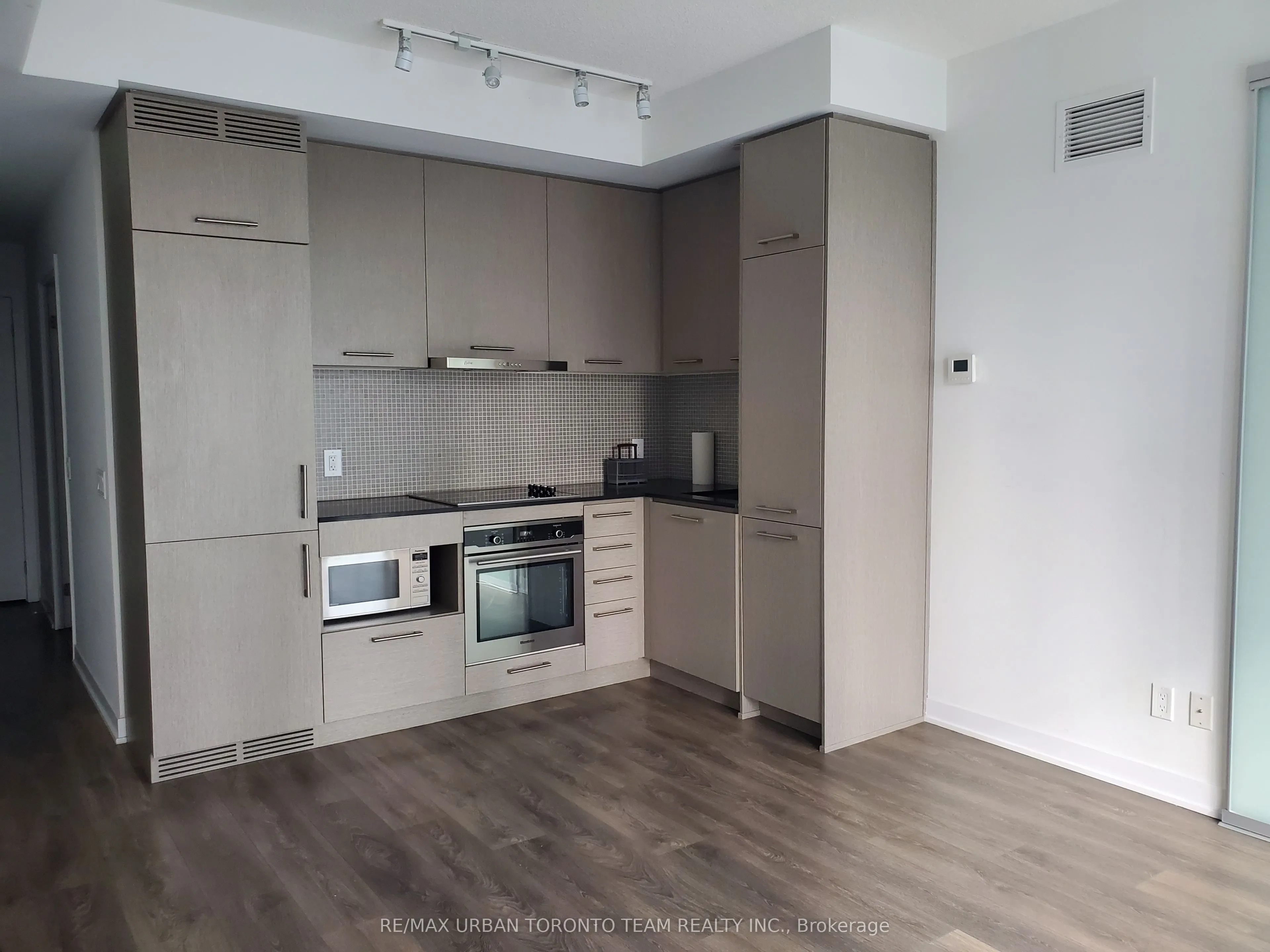 87 Peter Street, #2013