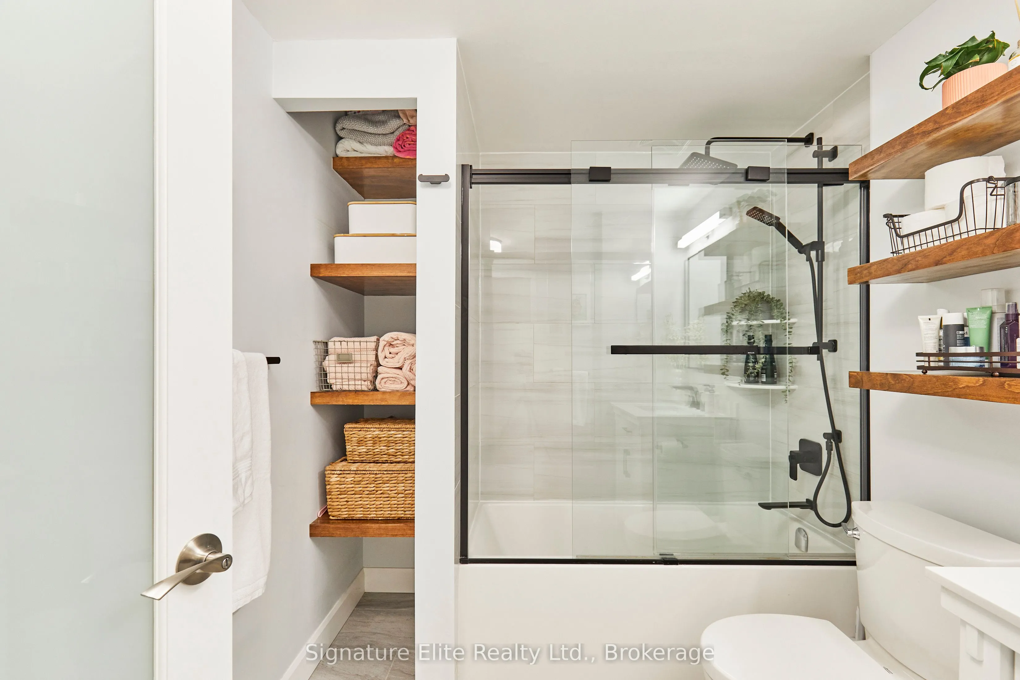 600 Queens Quay W, #618