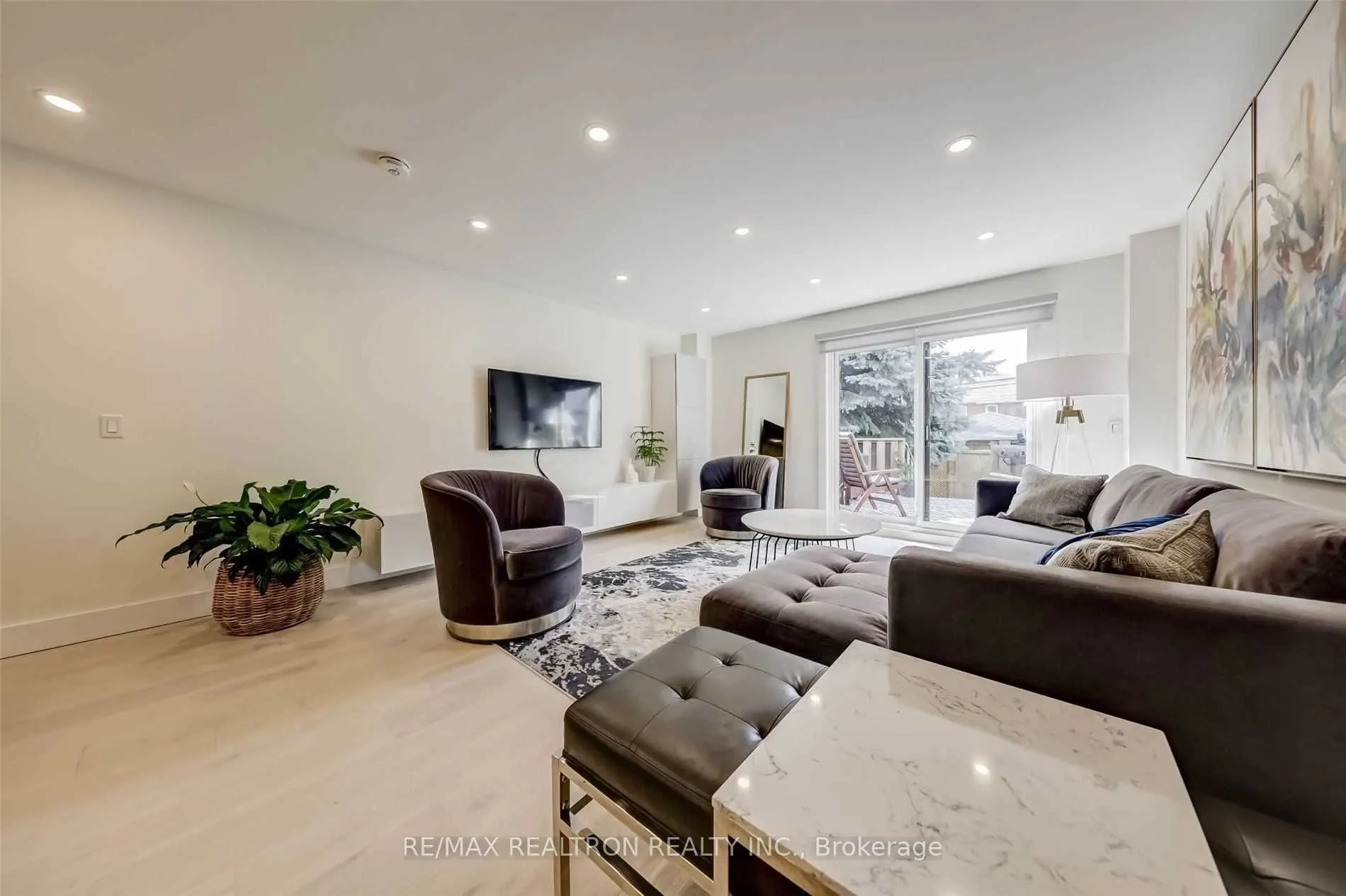 195 Bedford Park Avenue