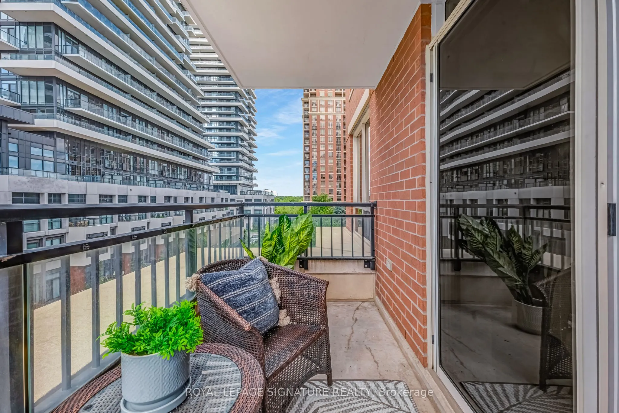 1103 Leslie Street, #403