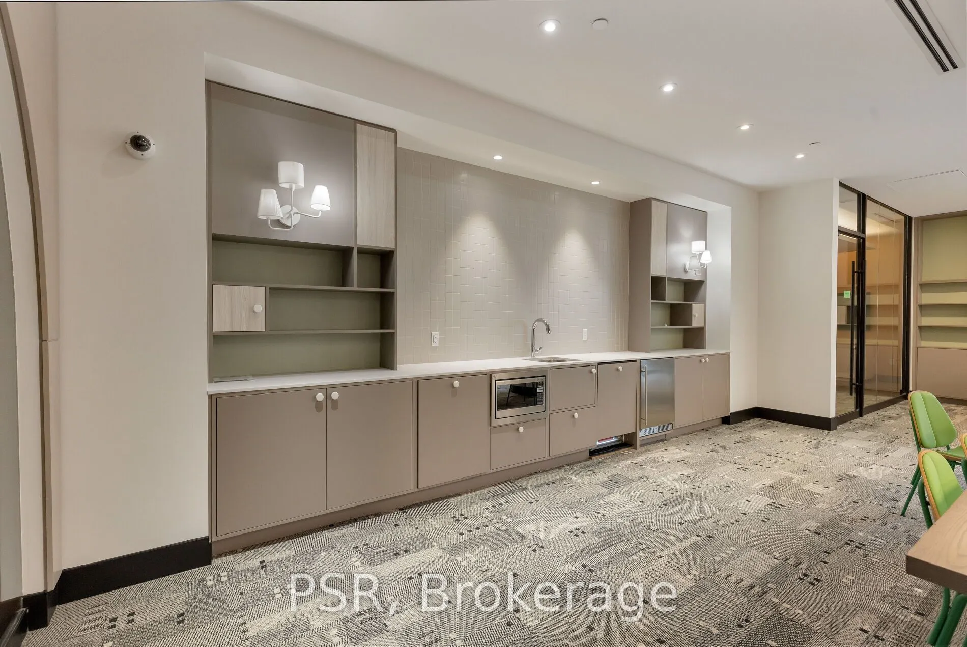 130 River Street, #703
