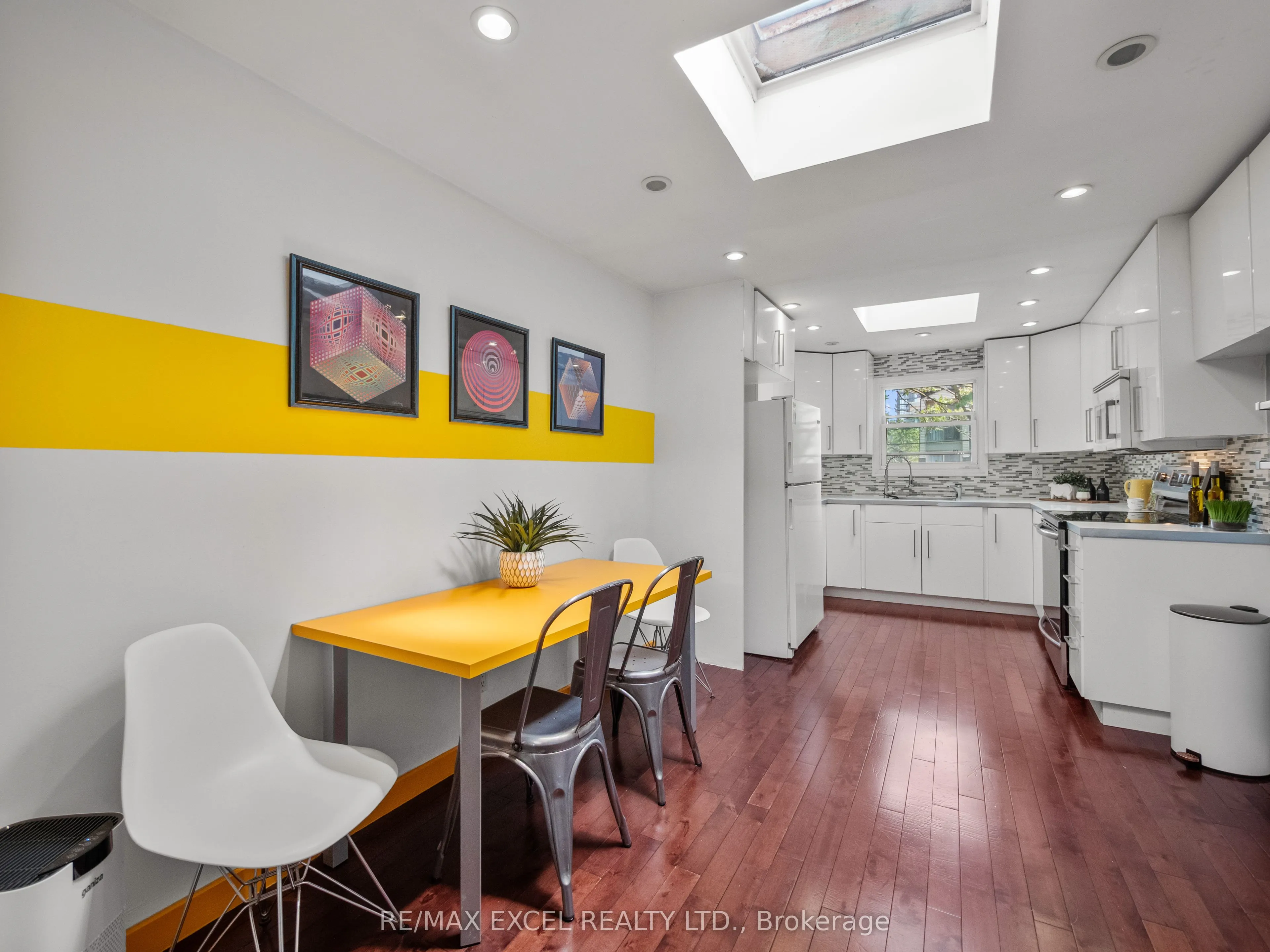 137 Gerrard Street E, #Second & Third