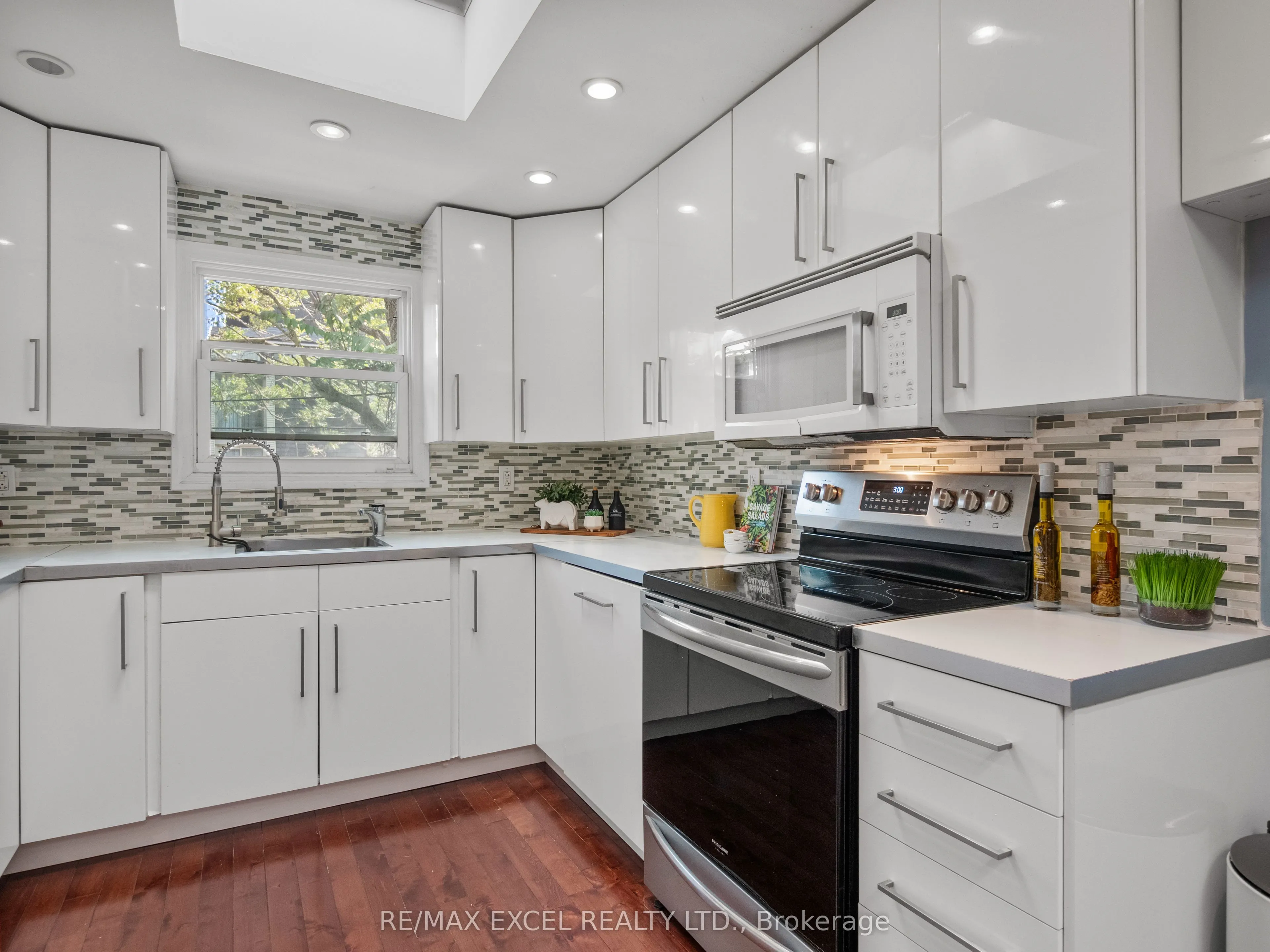 137 Gerrard Street E, #Second & Third