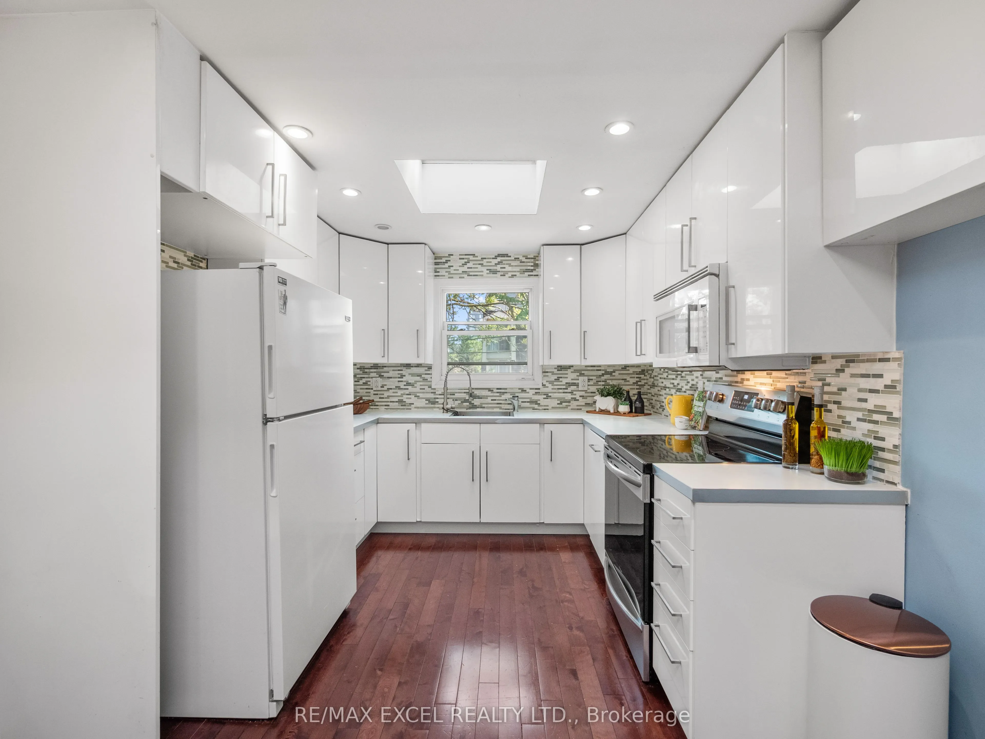 137 Gerrard Street E, #Second & Third