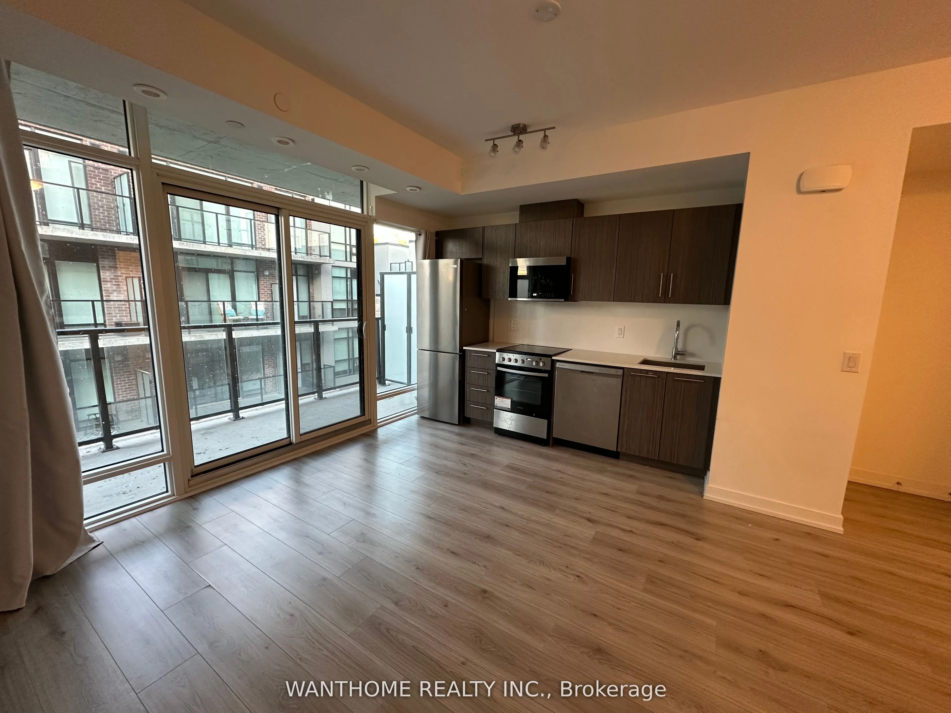 861 Sheppard Avenue W, #15