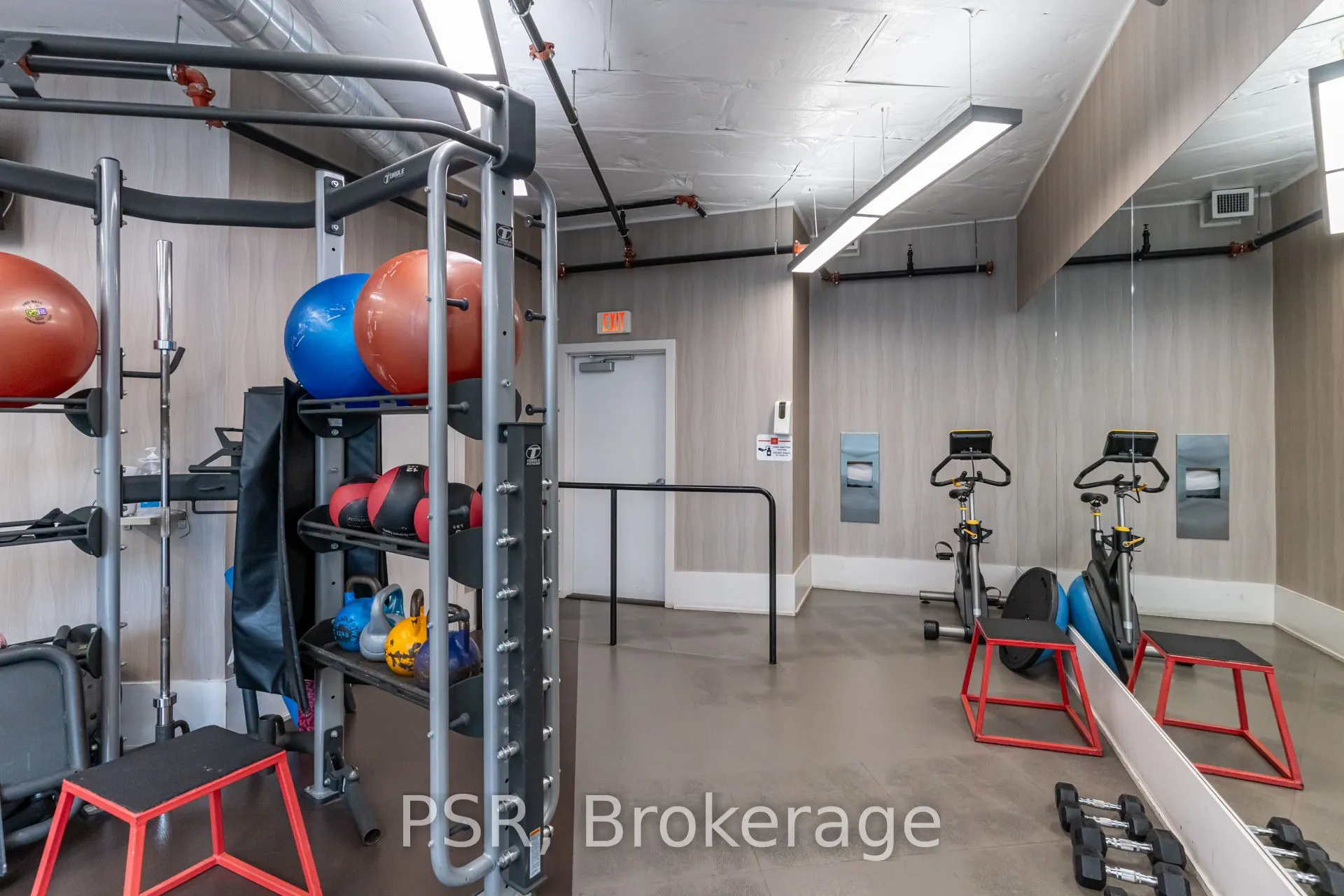 20 Bruyeres Mews