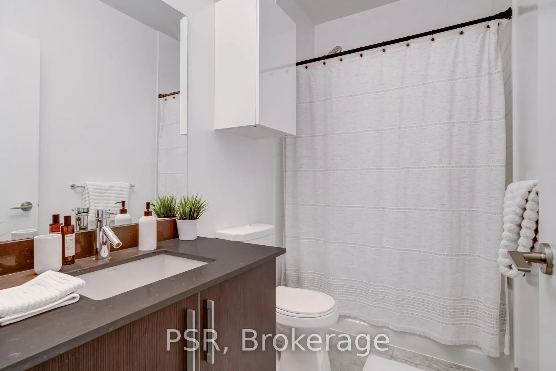 20 Bruyeres Mews