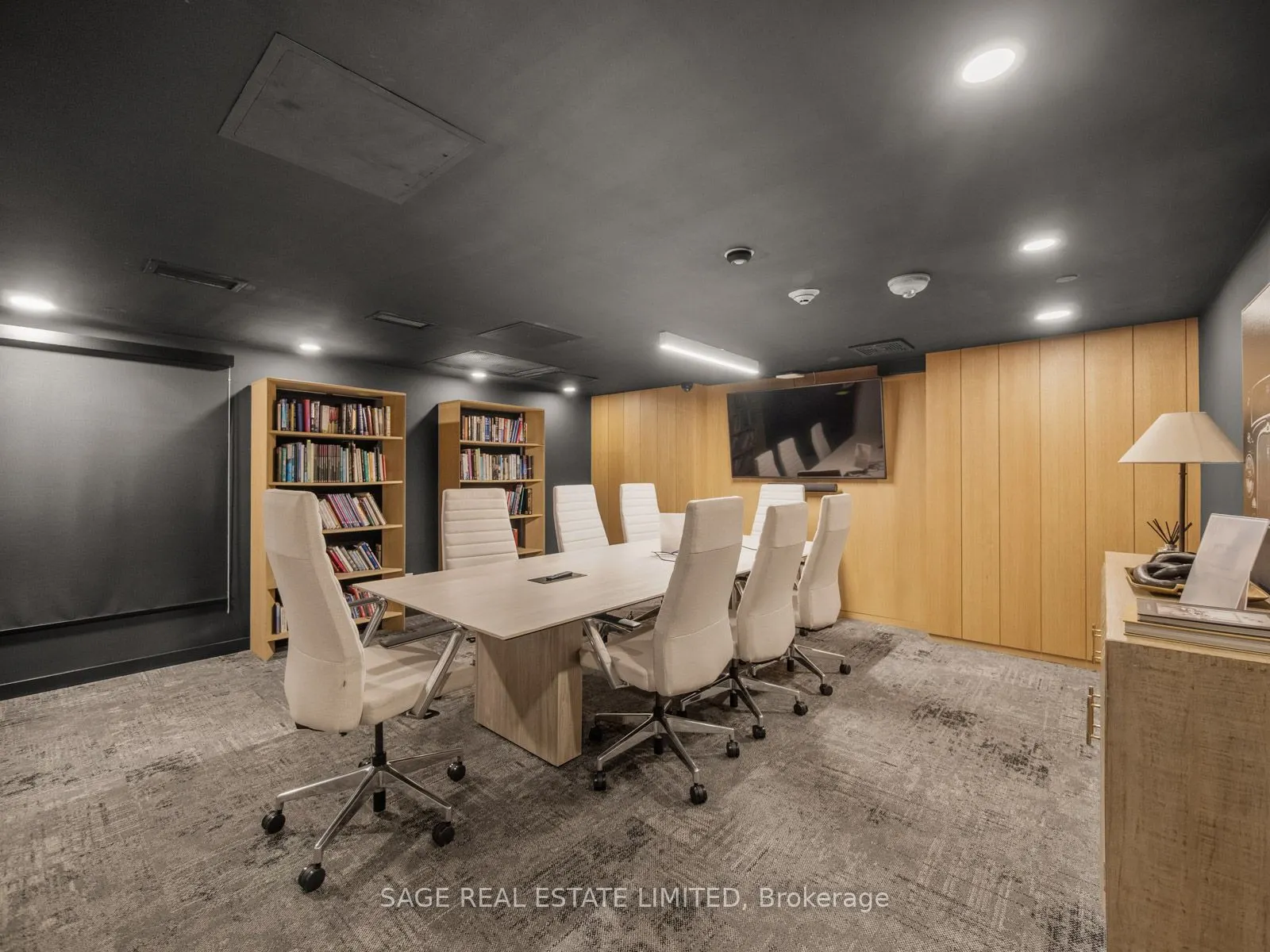 899 College Street W, #PH 621