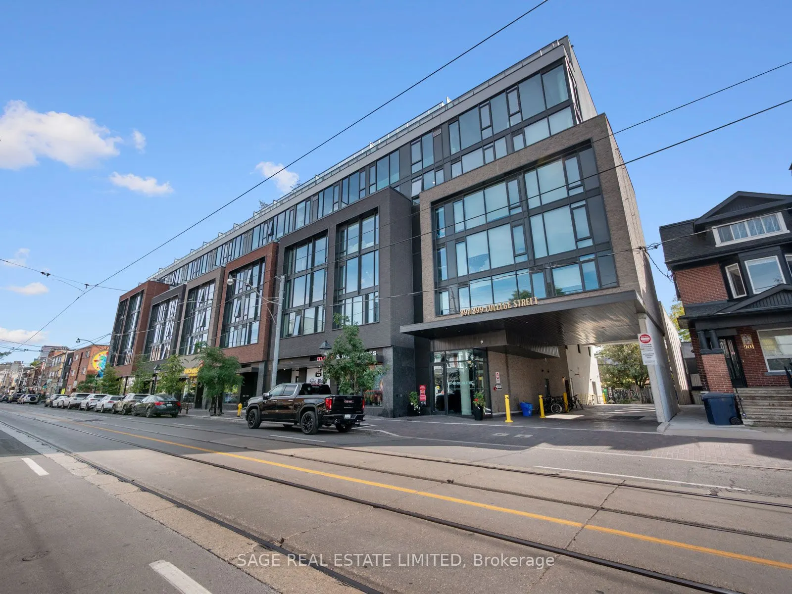 899 College Street W, #PH 621